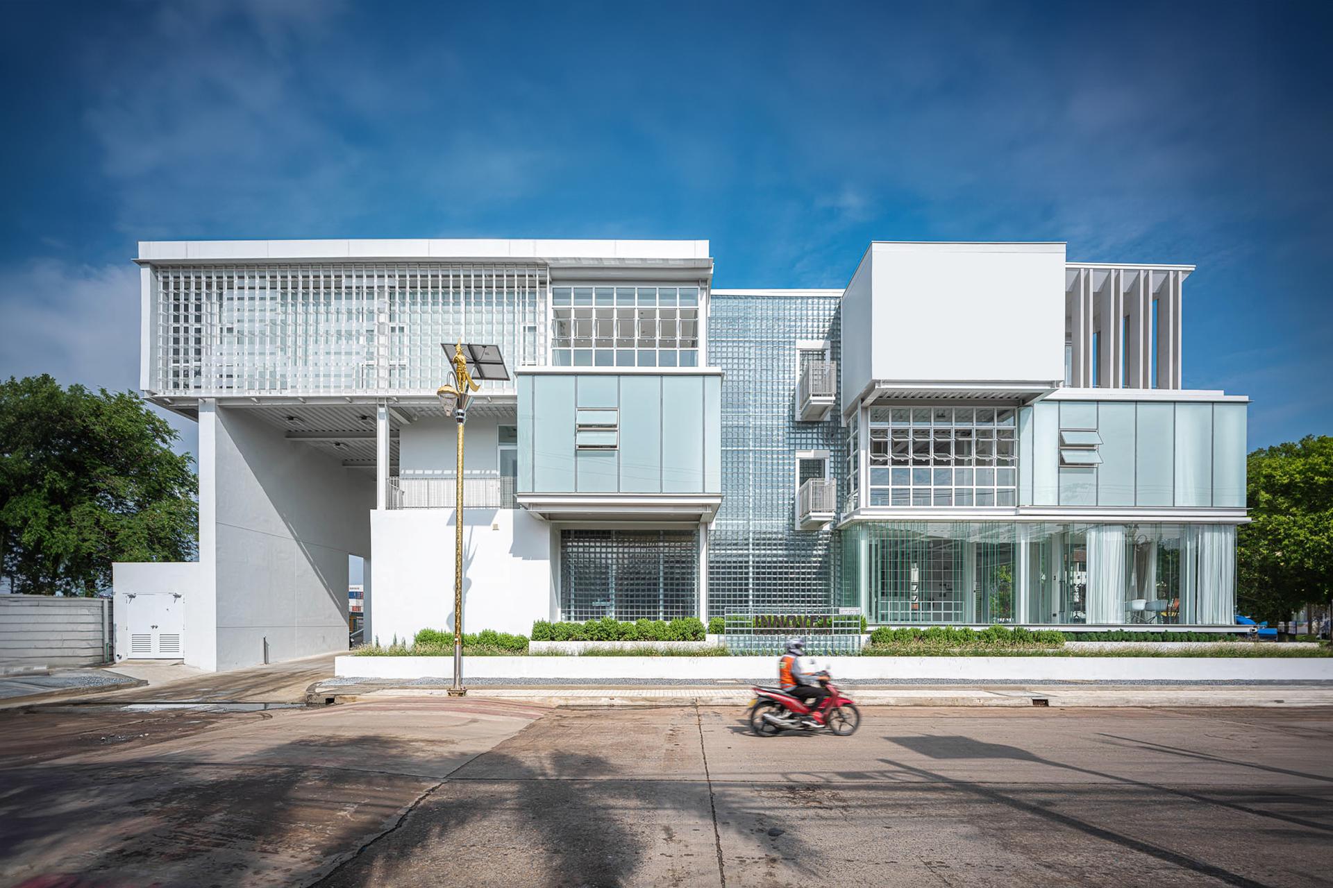Where's House Warehouse - image 4