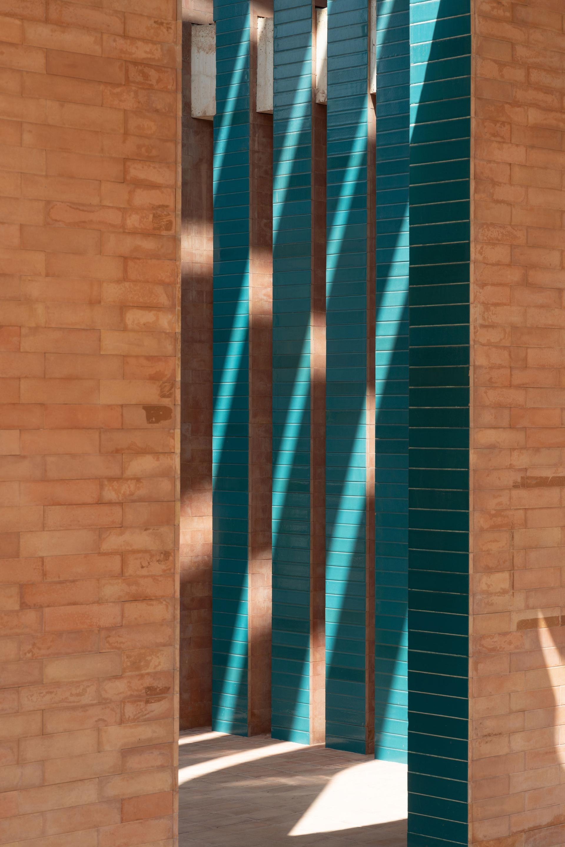 Shafagh Tomb - image 13