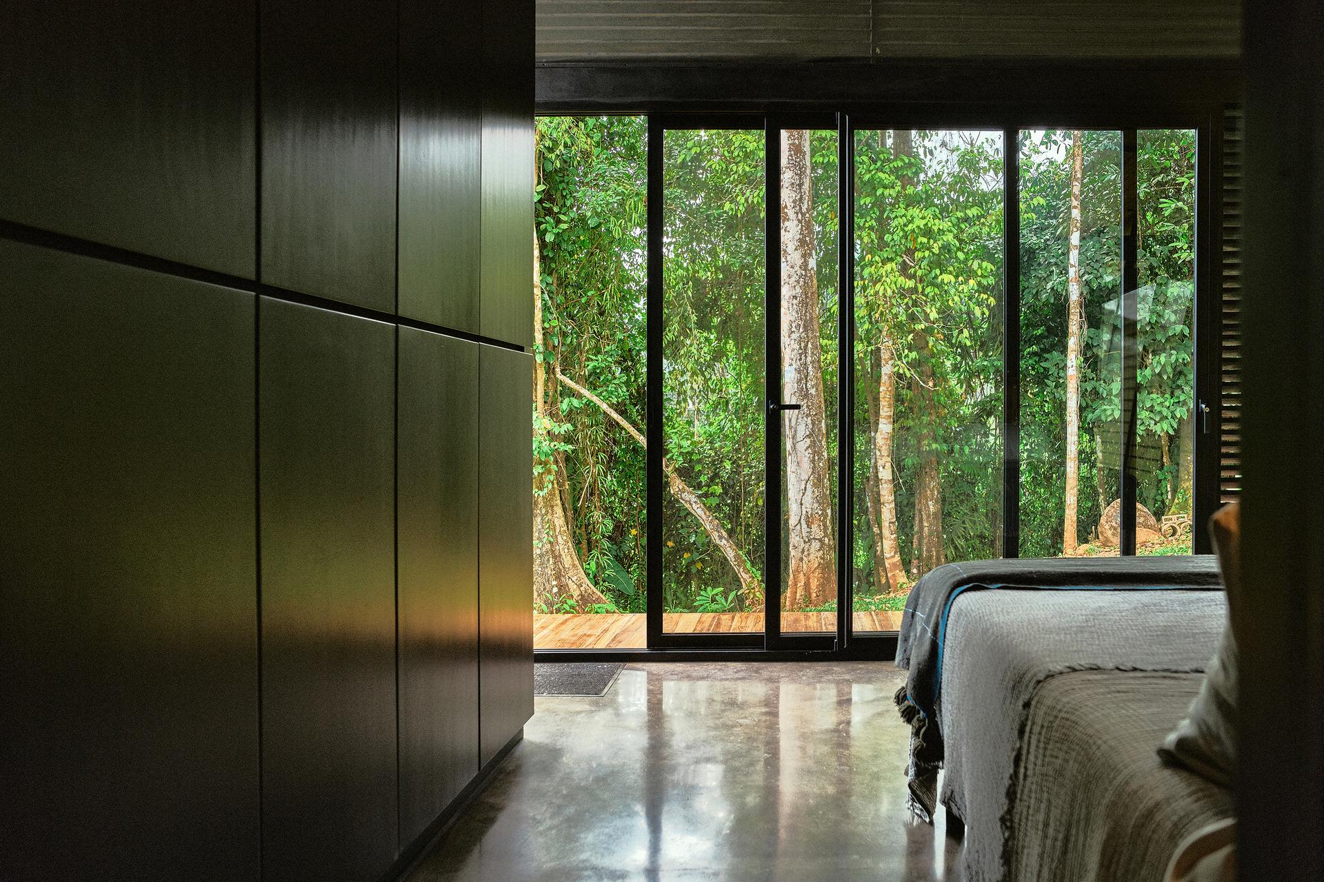 Black House (Casa Negra)
