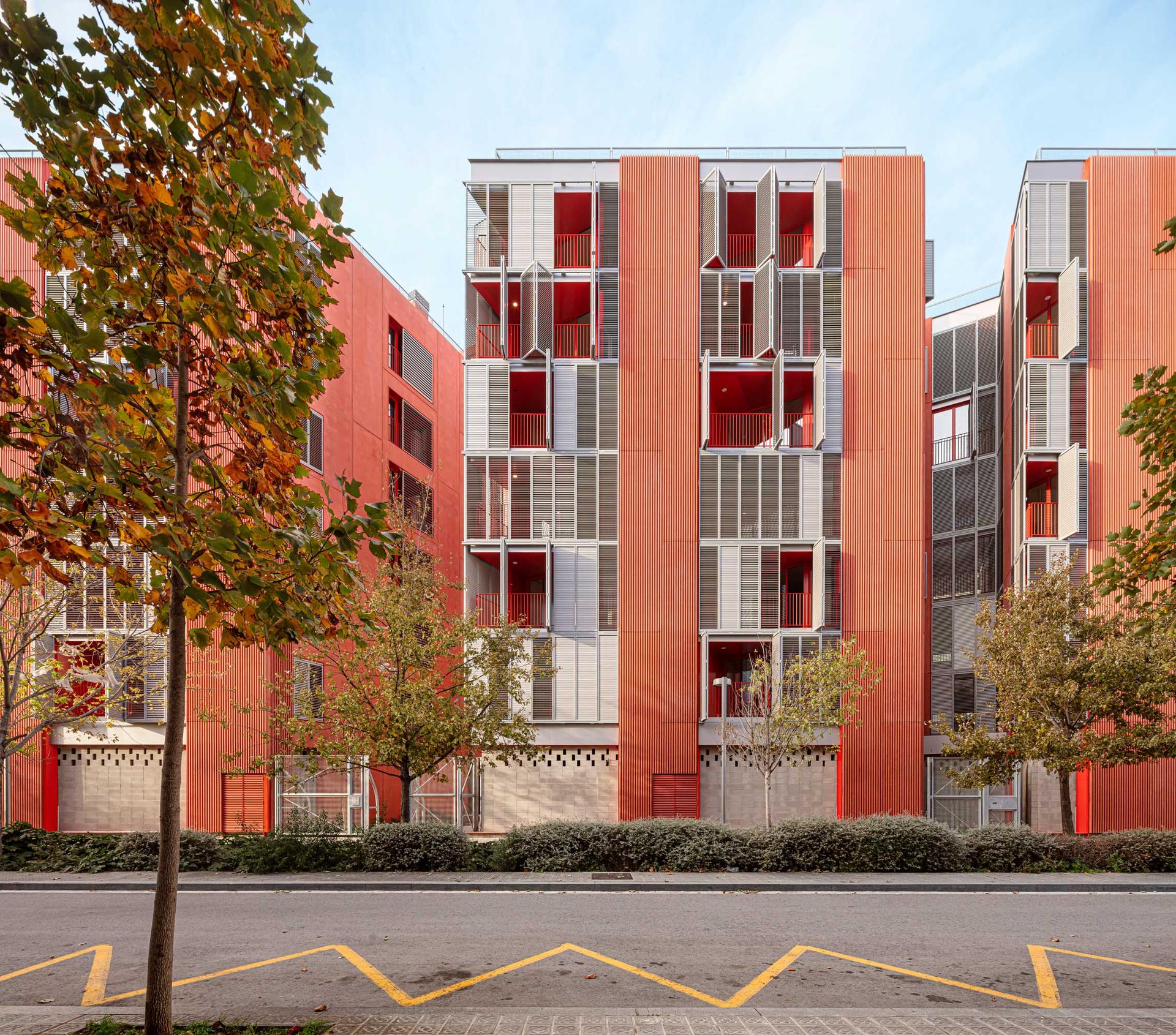 72 Social Housing Units at the Marina del Prat Vermell - image 3