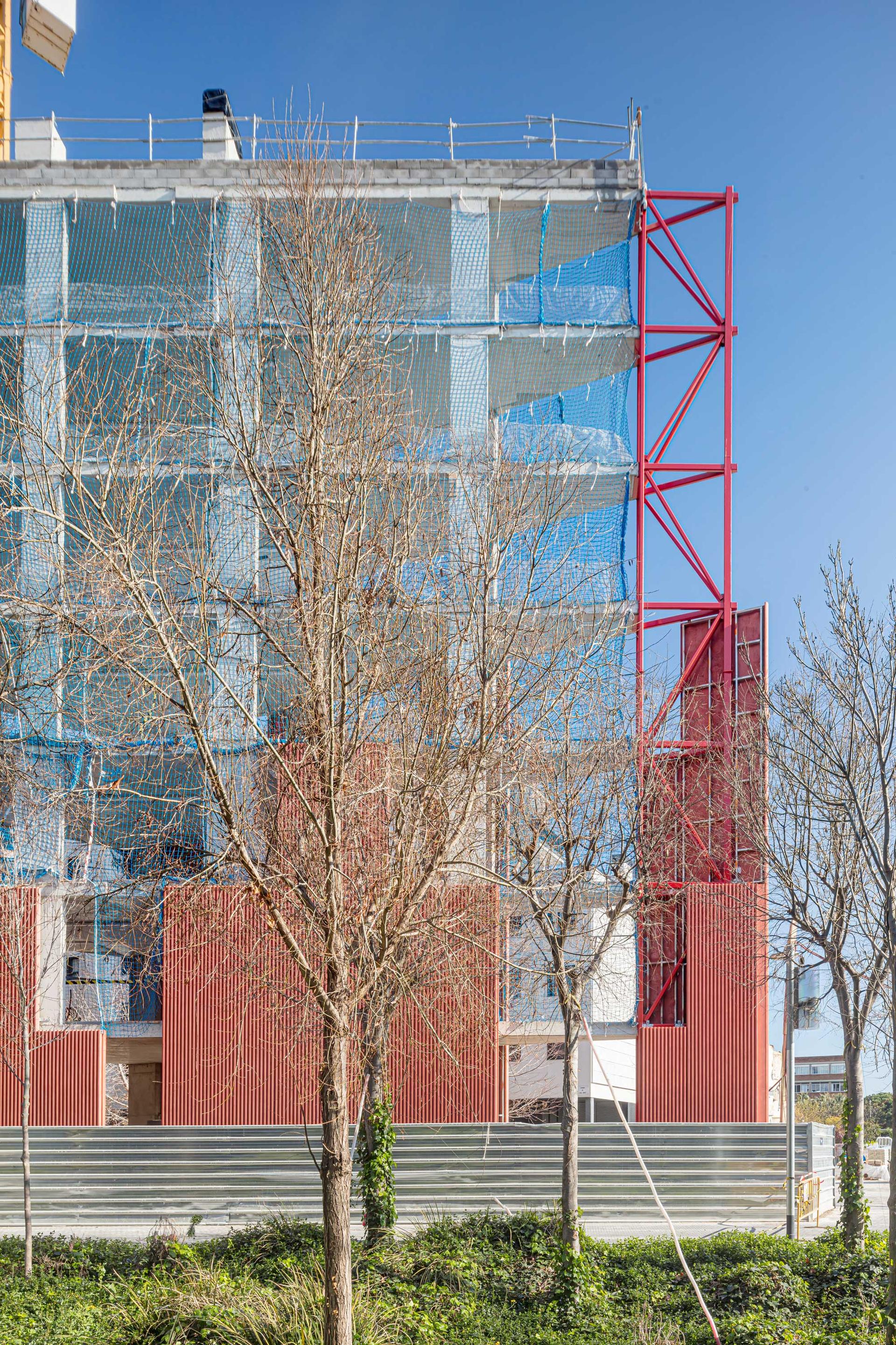 72 Social Housing Units at the Marina del Prat Vermell - image 11