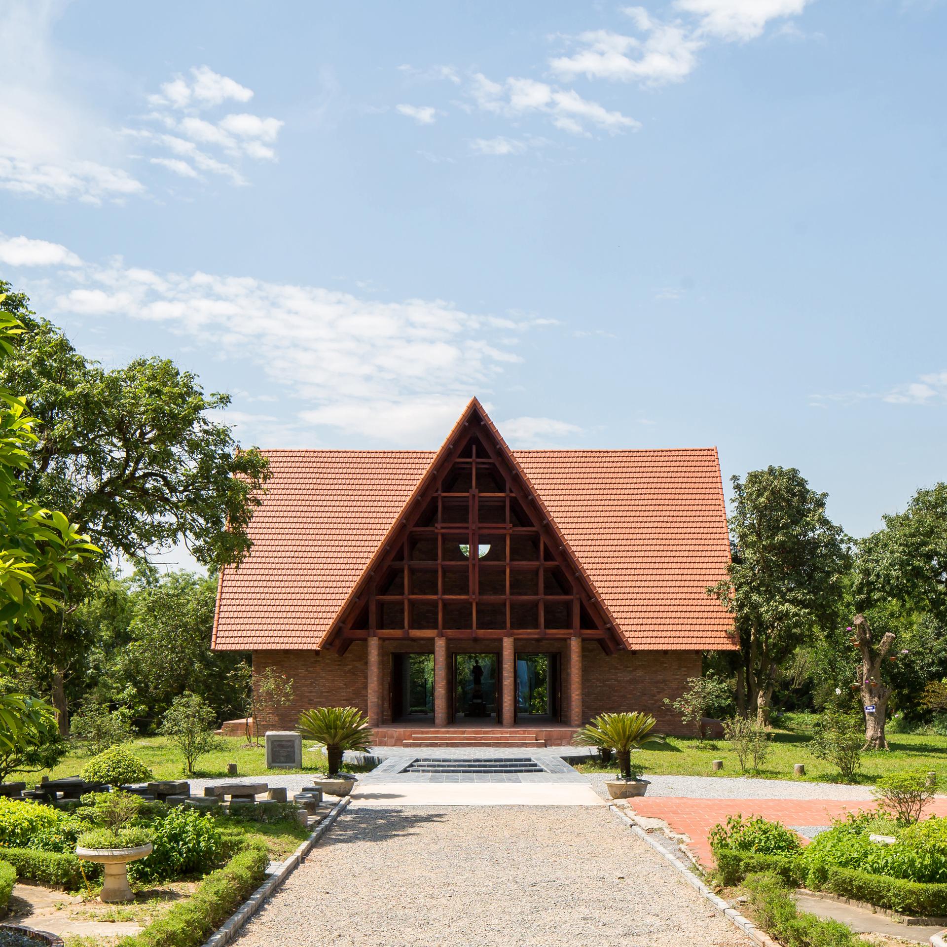 Tieudongthuong Shrine - image 6
