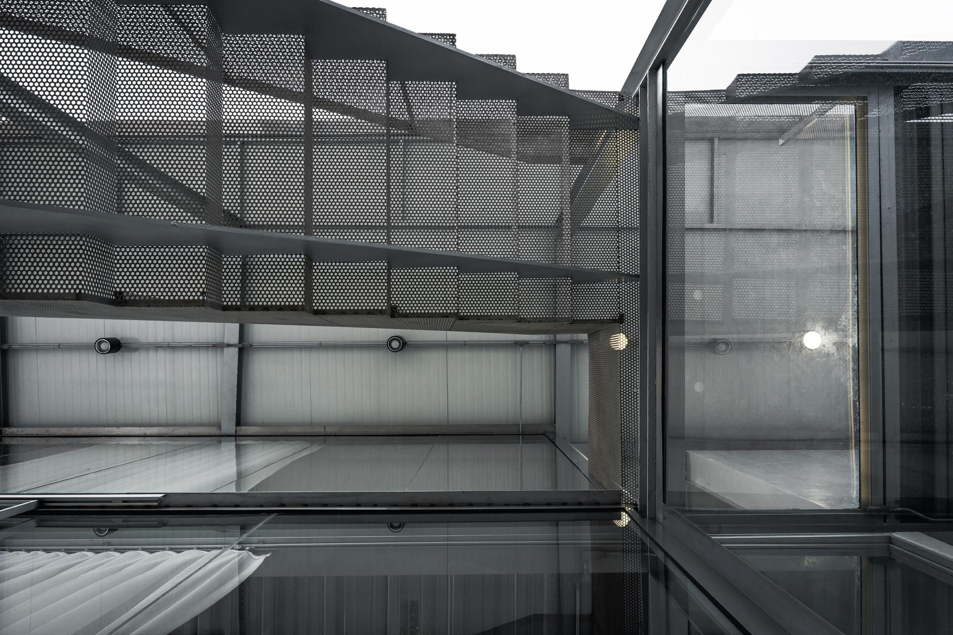 R34 Space - image 14