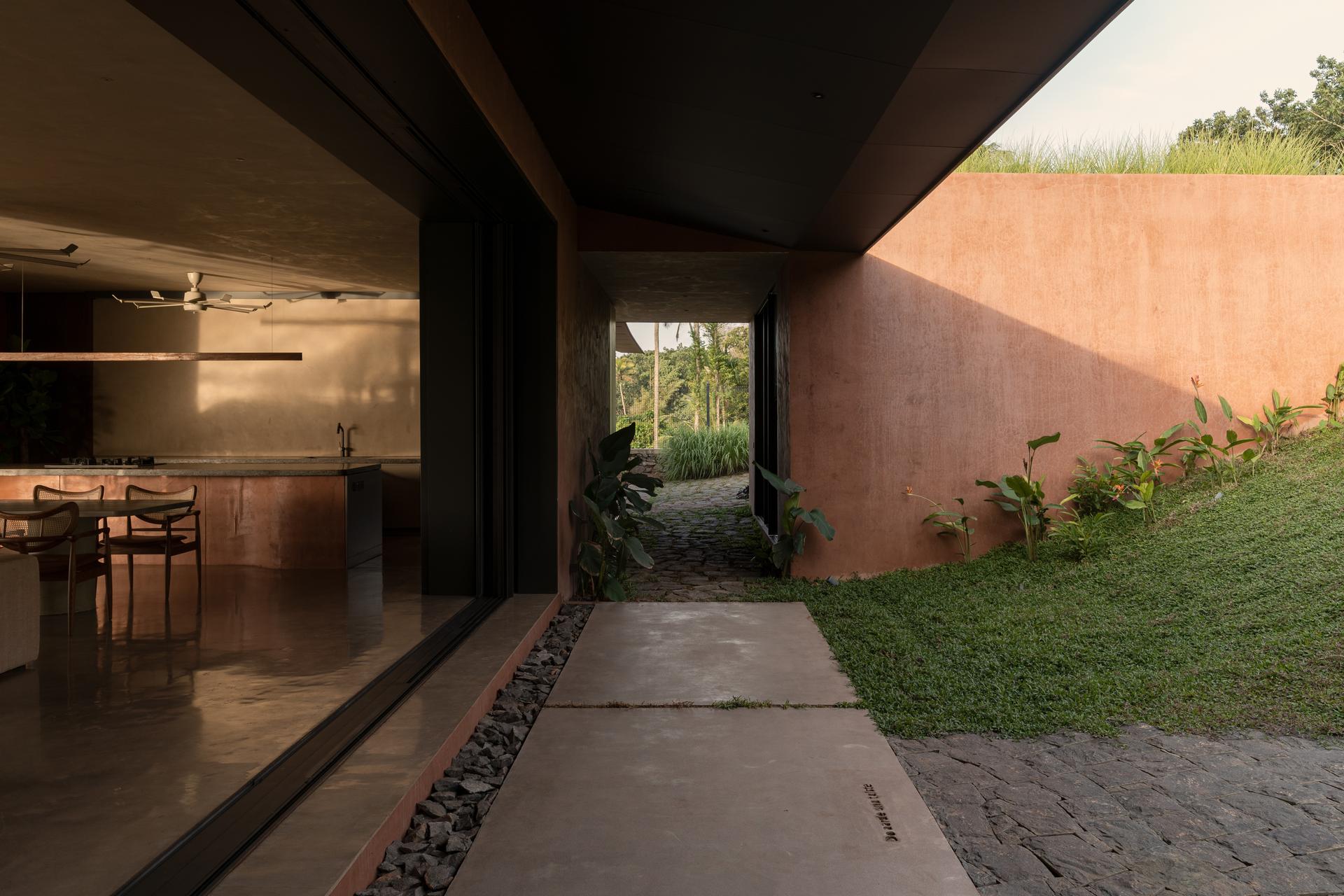 Alarine Earth Home - image 7