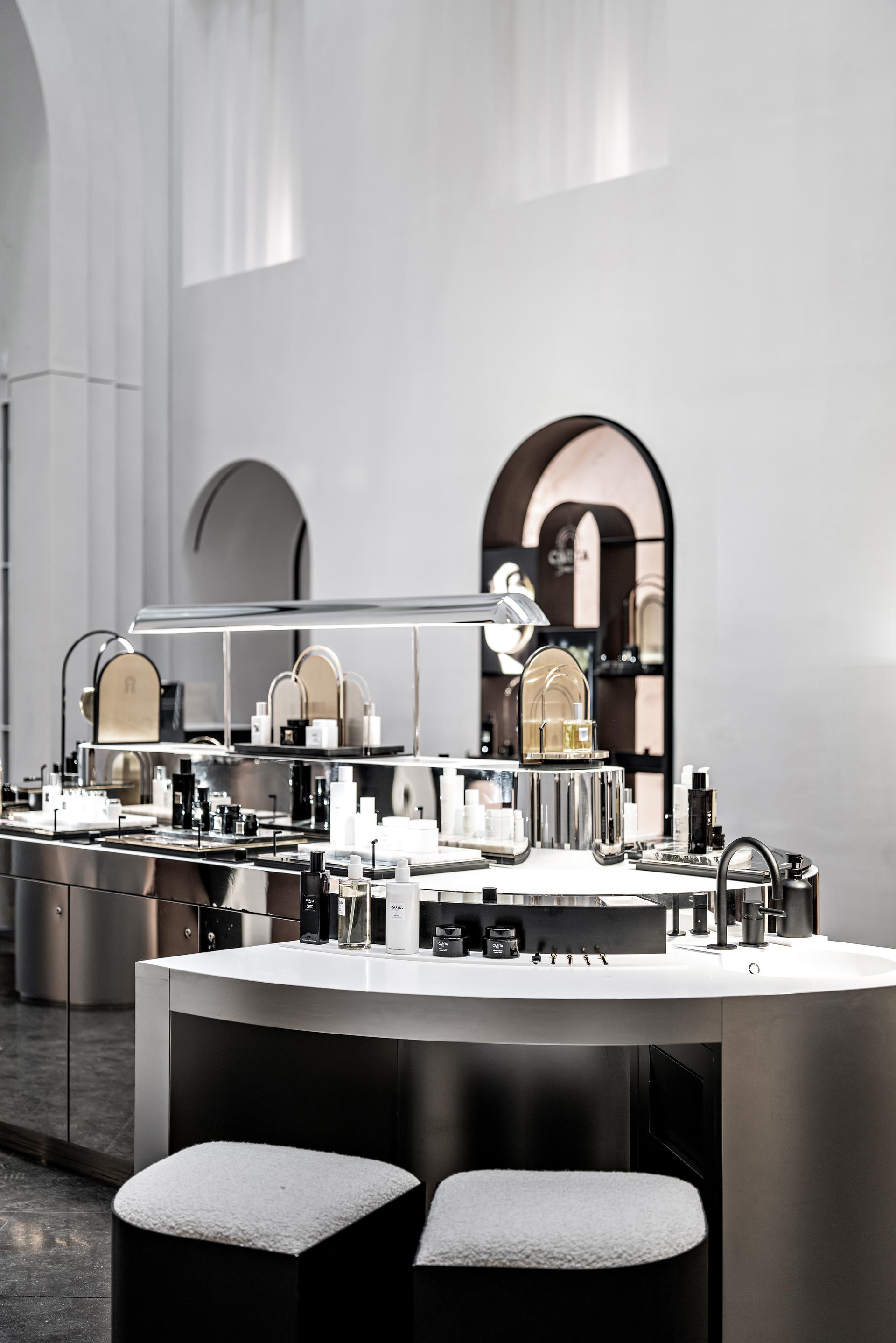La Maison de Beauté Carita, L'Oréal-Luxe - image 5
