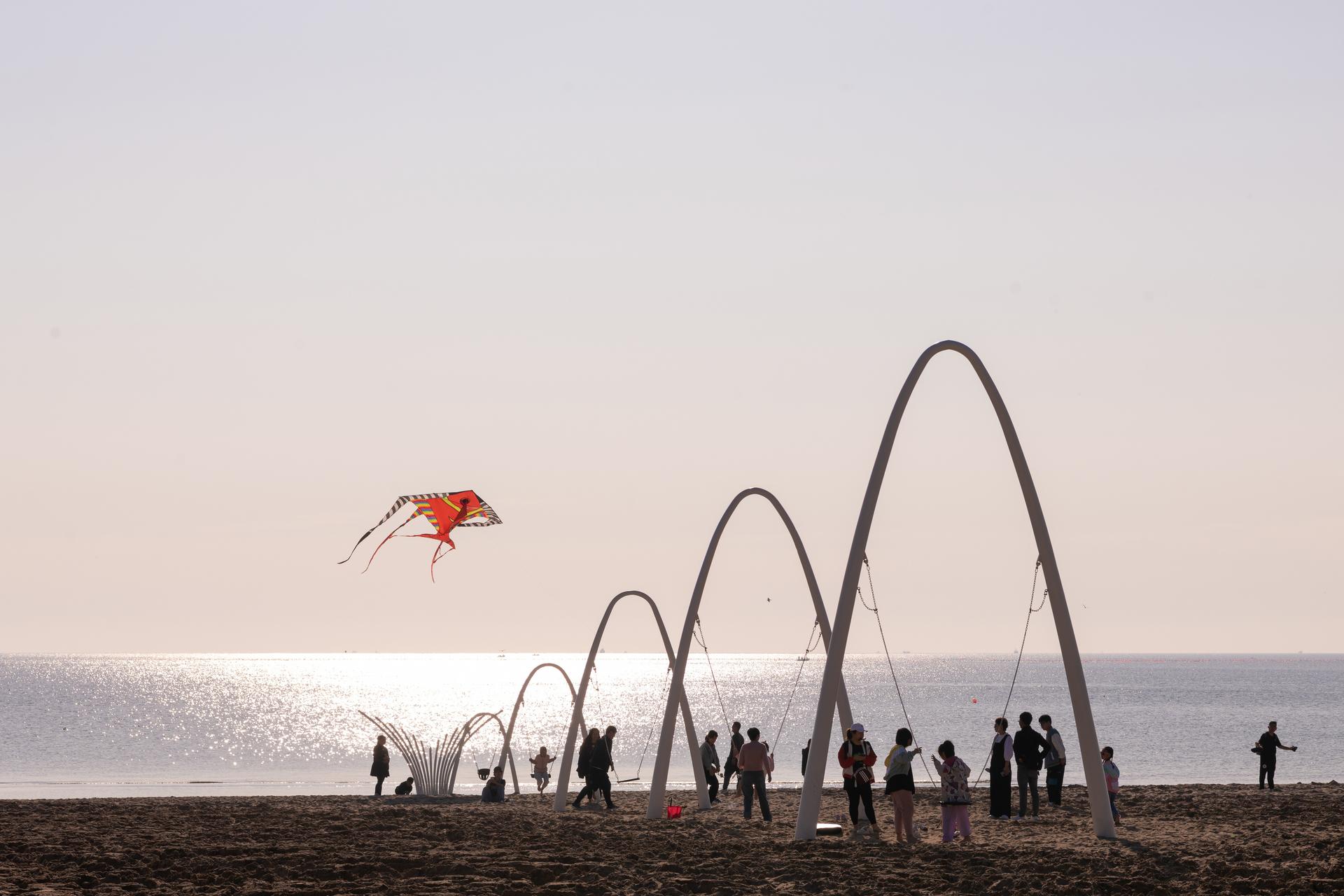 Aranya Seaside Whale Swing - image 5