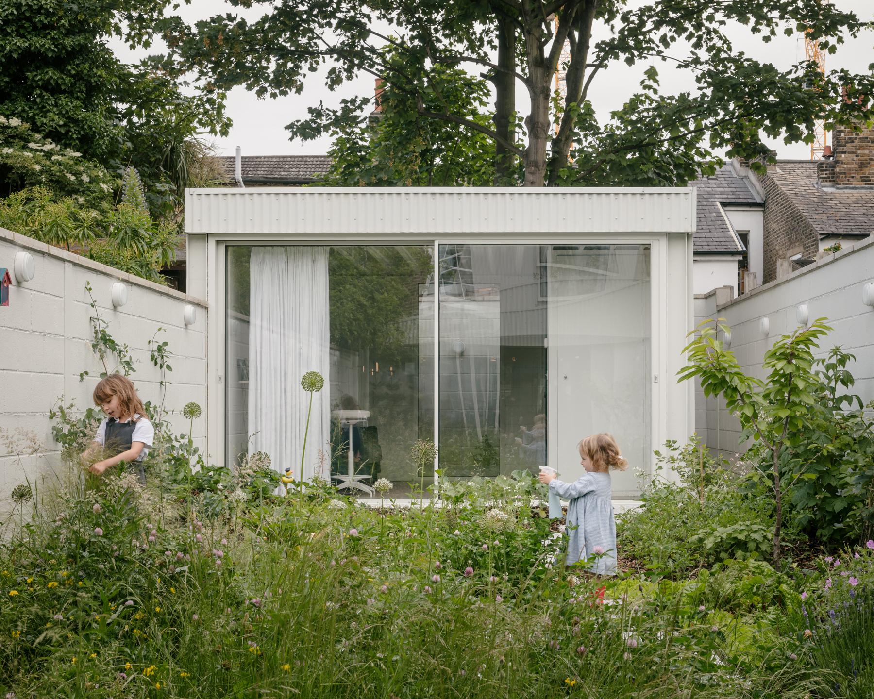 White Patio House - image 2