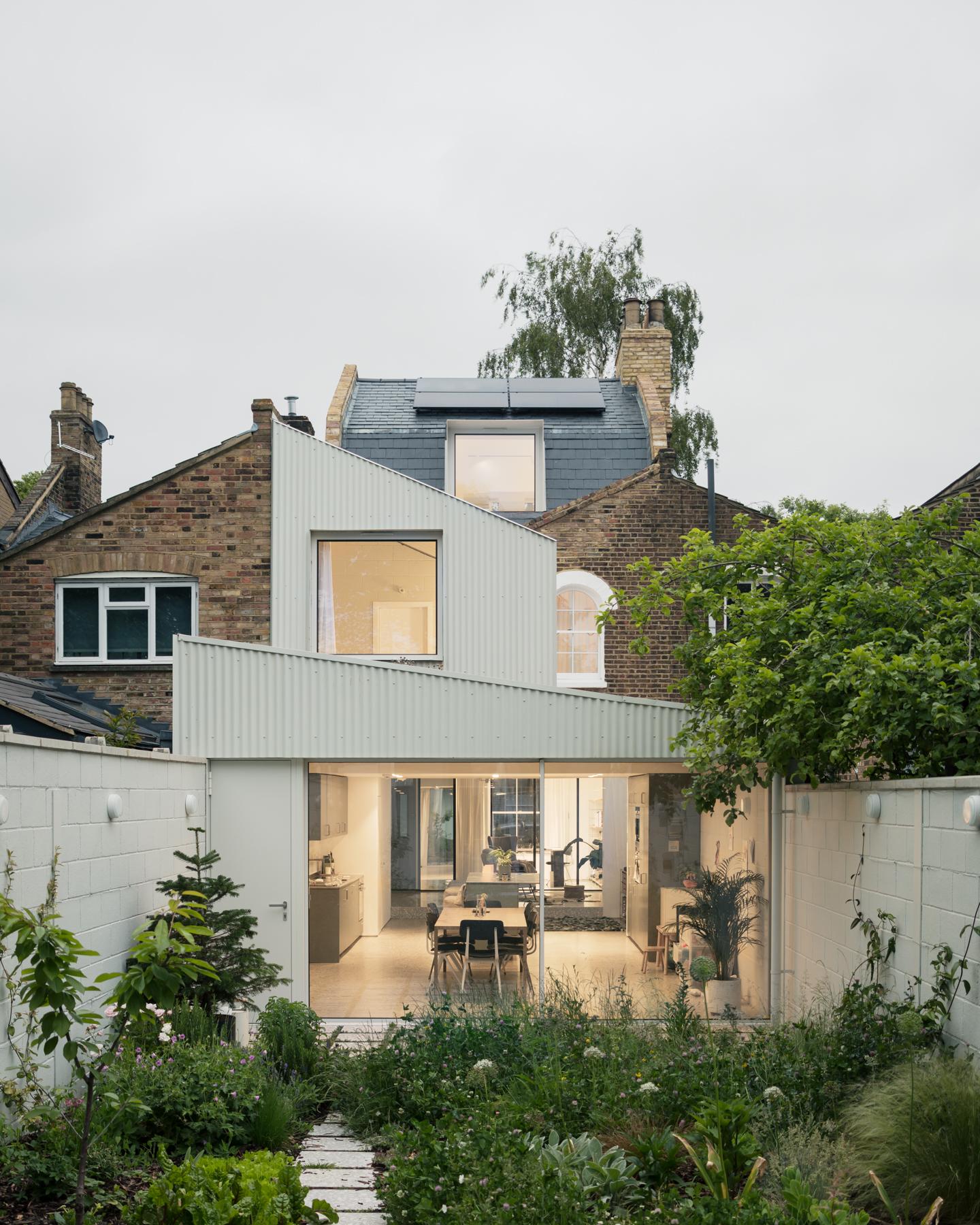 White Patio House - image 3