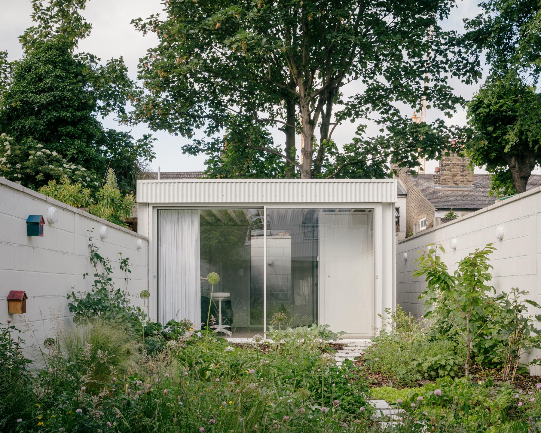 White Patio House - image 8