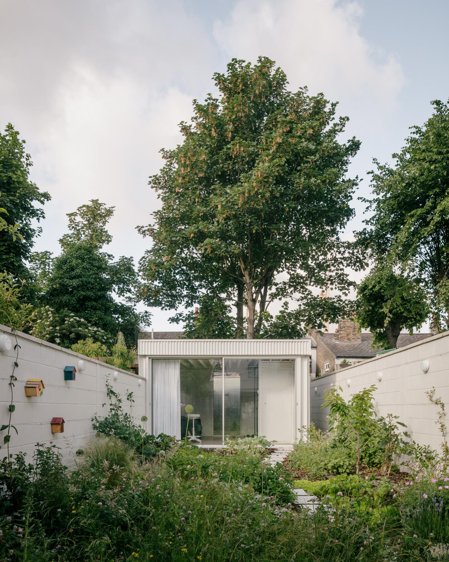 White Patio House - image 9