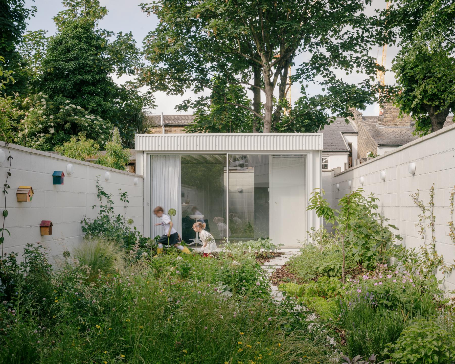 White Patio House - image 10