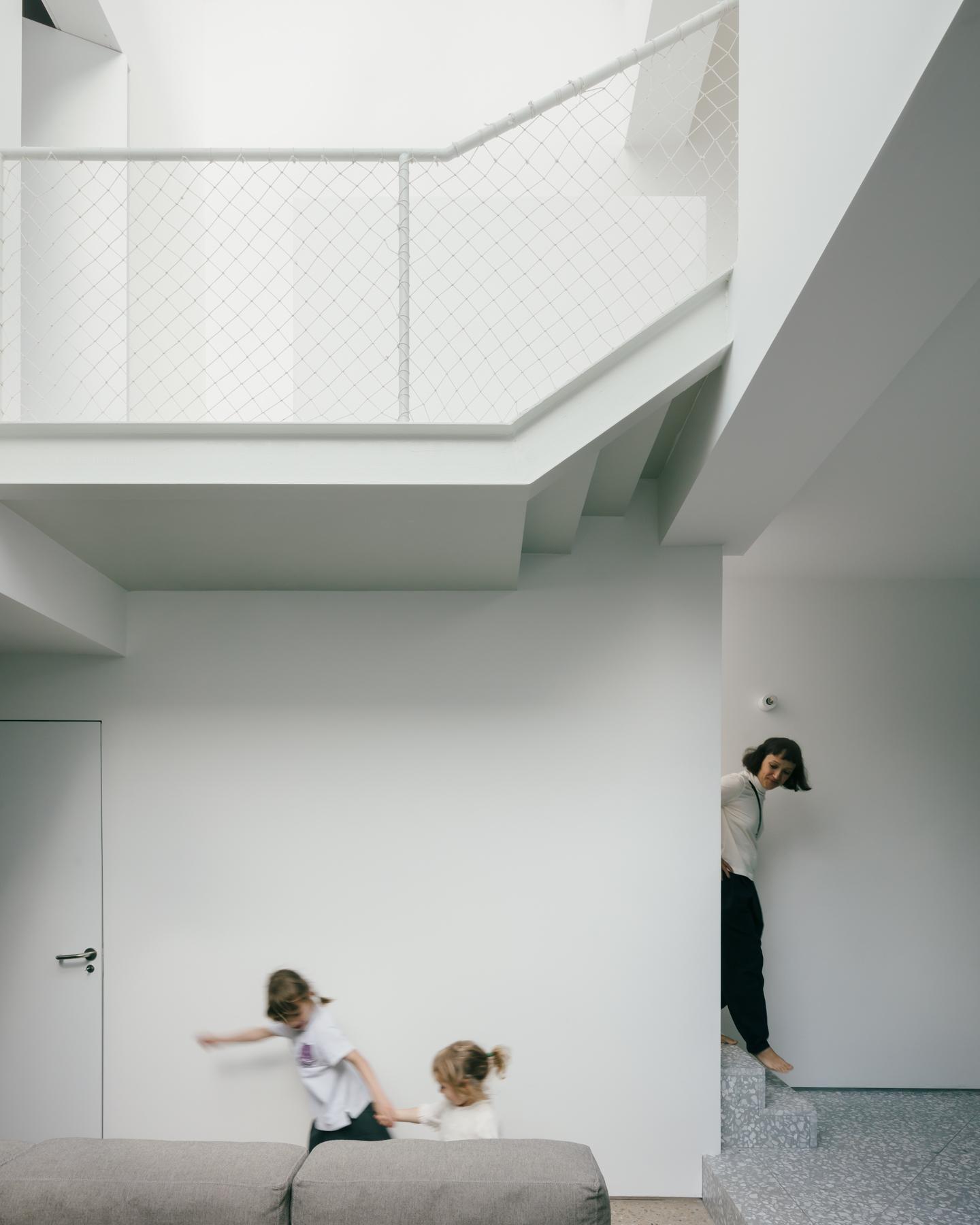 White Patio House - image 12