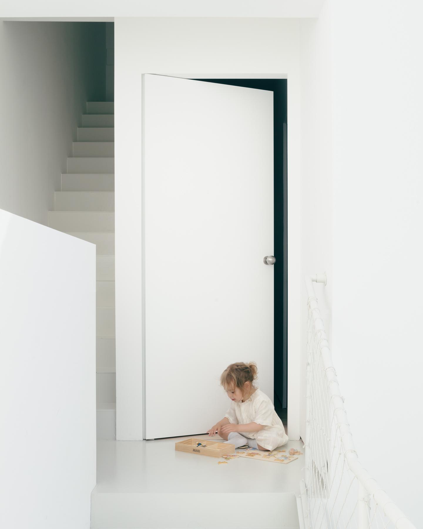 White Patio House - image 13