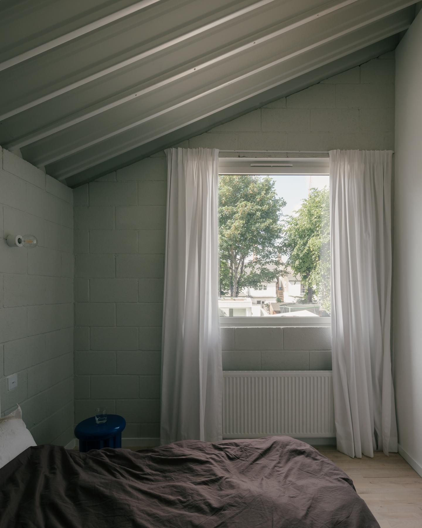 White Patio House - image 16