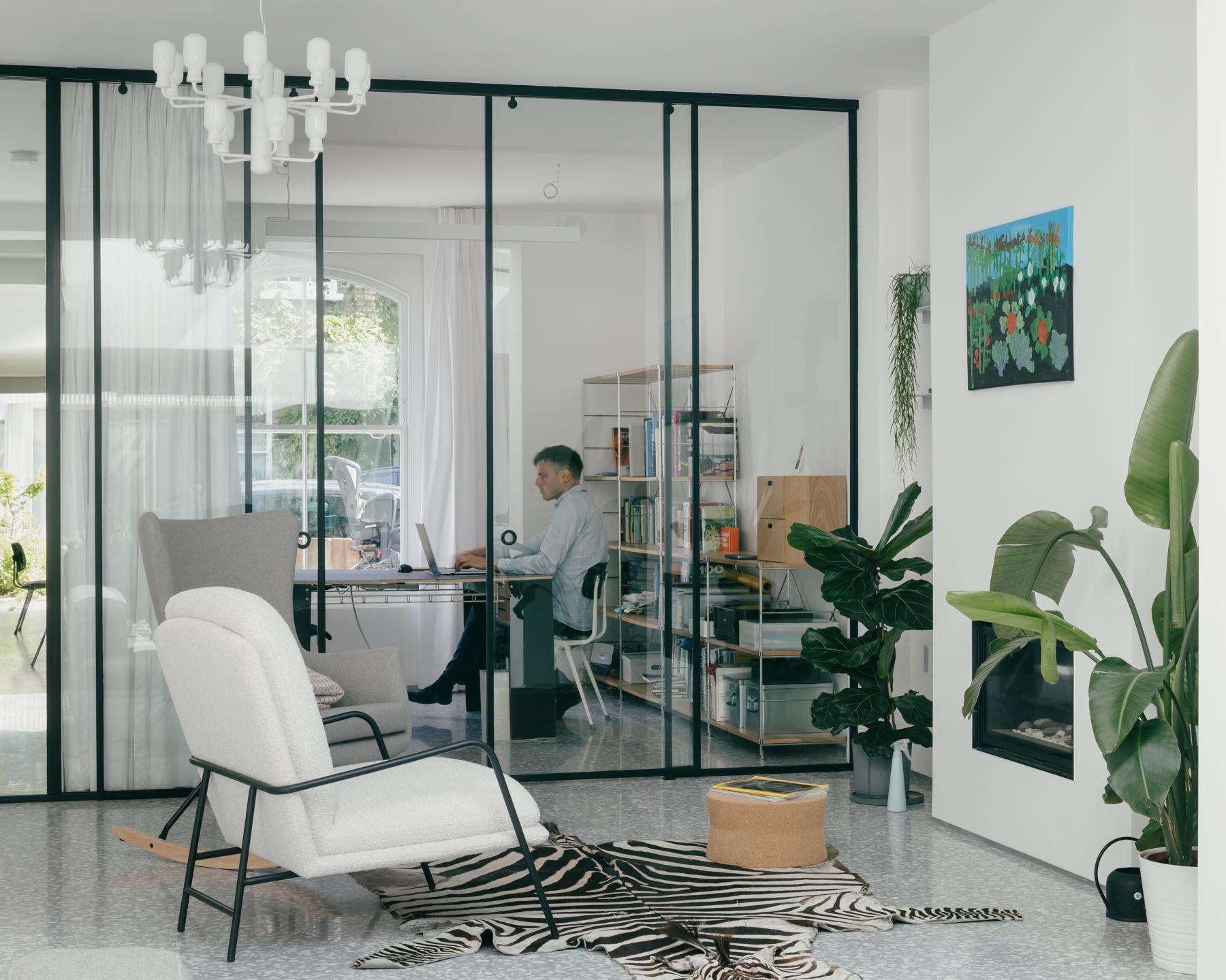 White Patio House - image 18