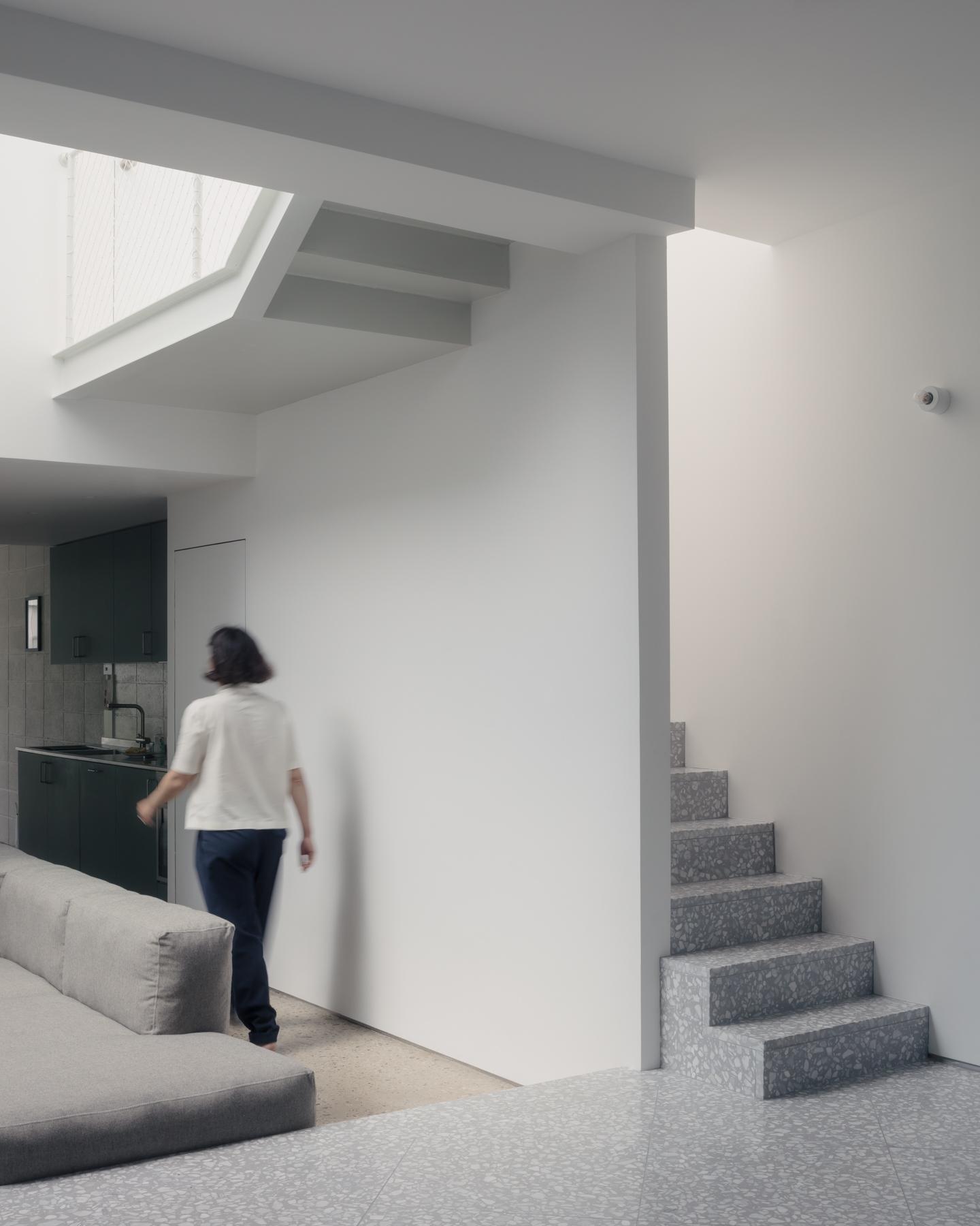 White Patio House - image 19