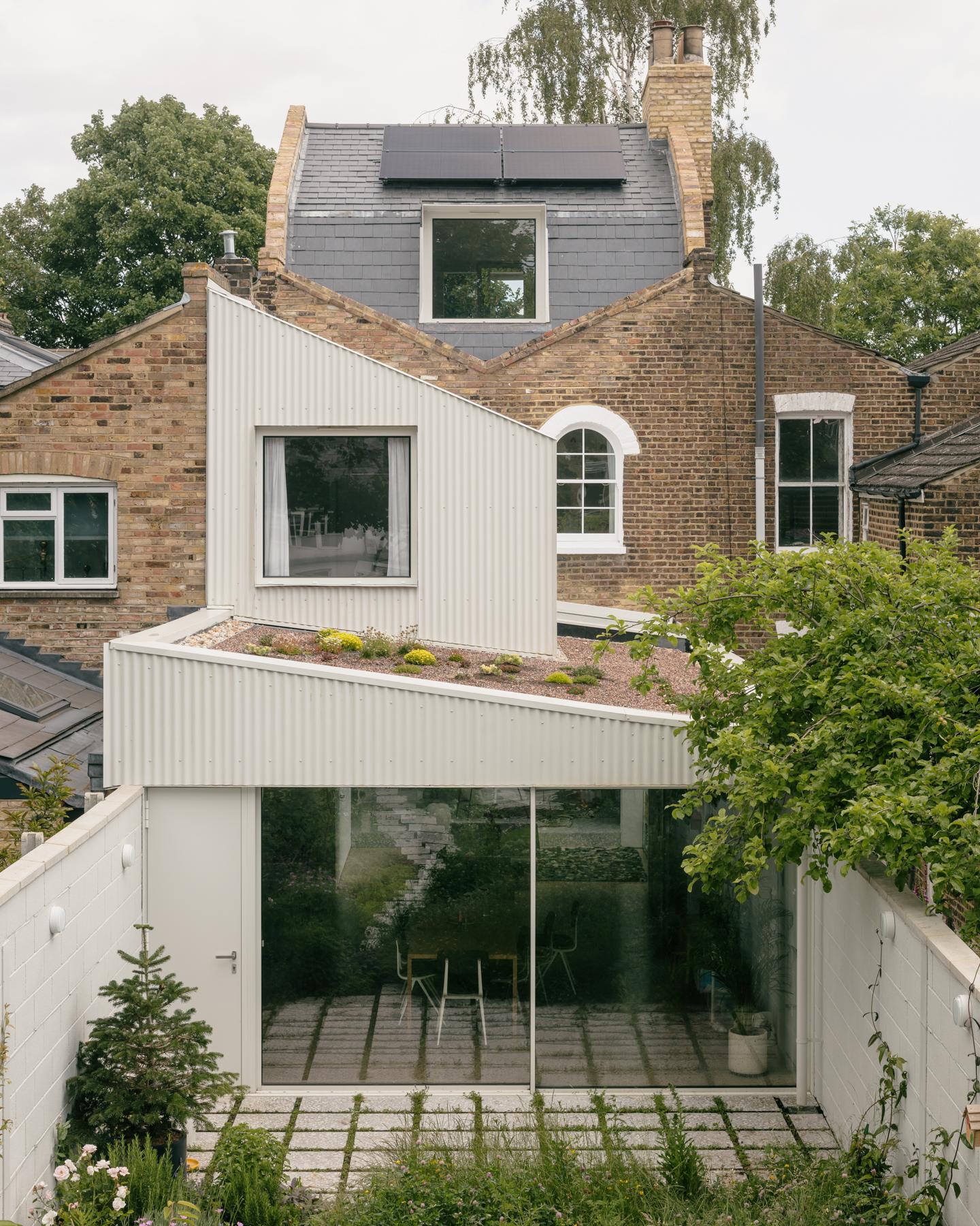 White Patio House - image 20