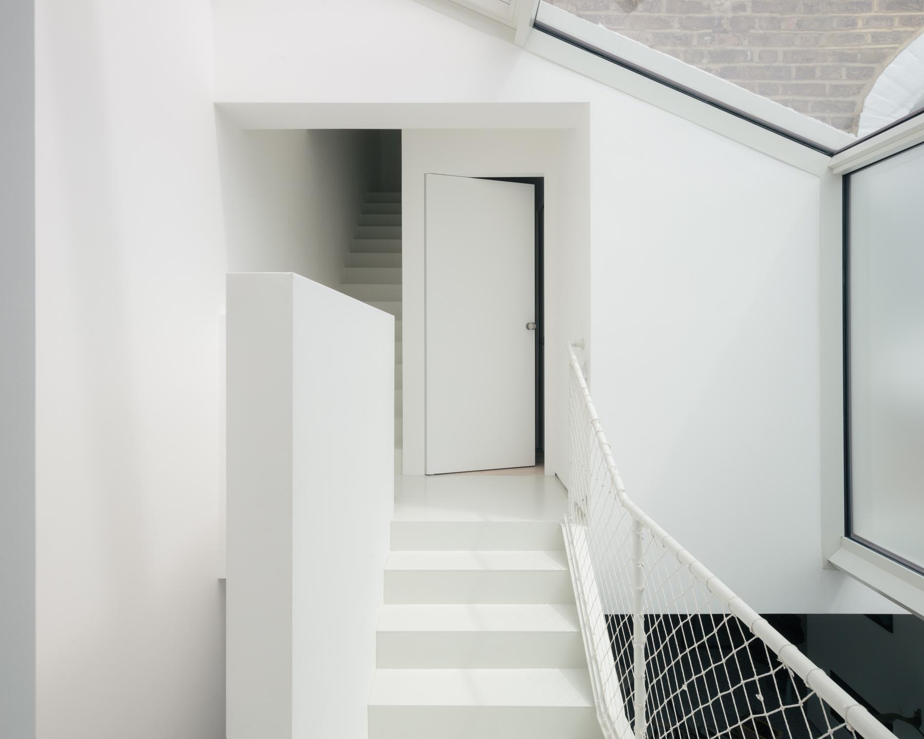 White Patio House - image 21
