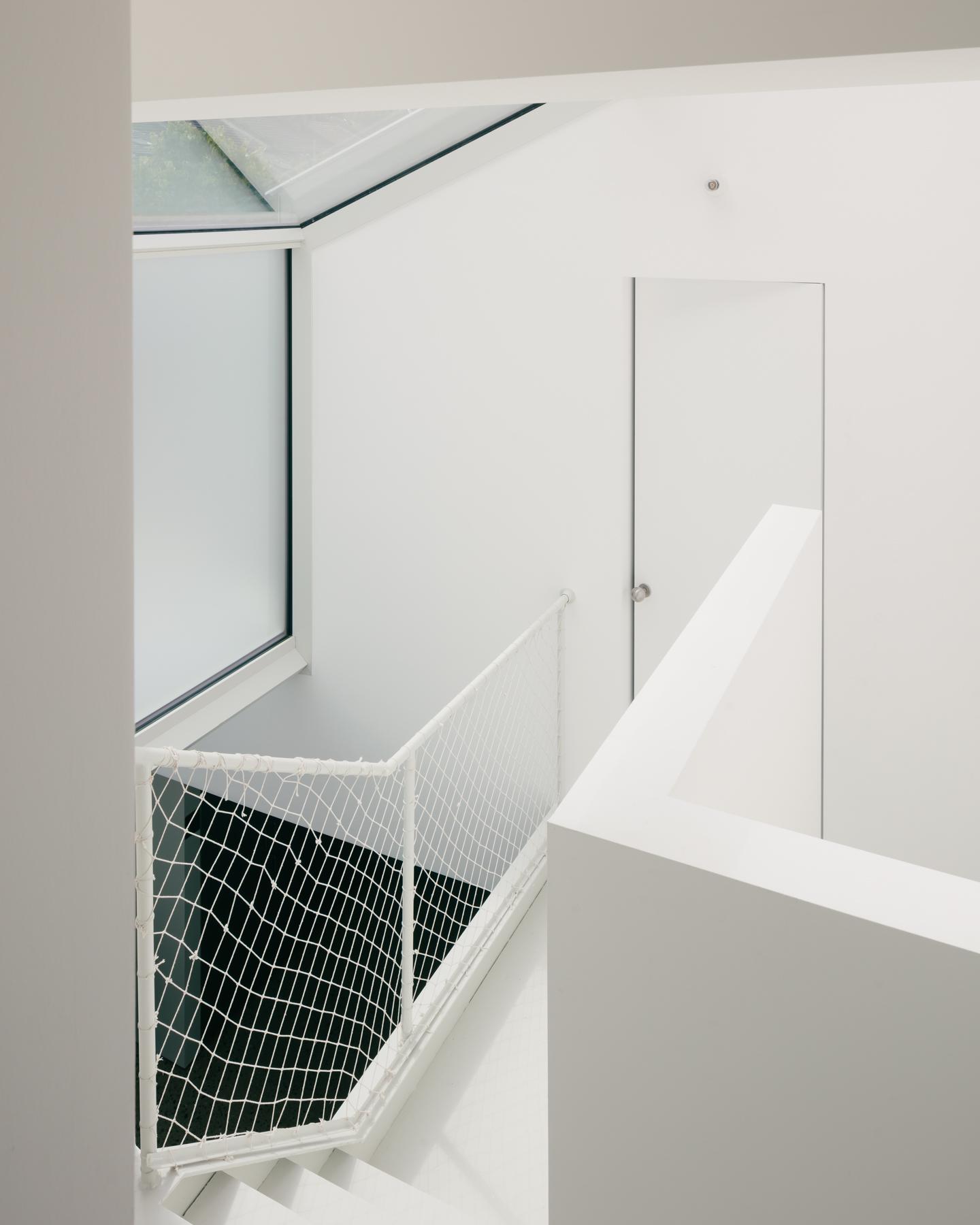 White Patio House - image 23