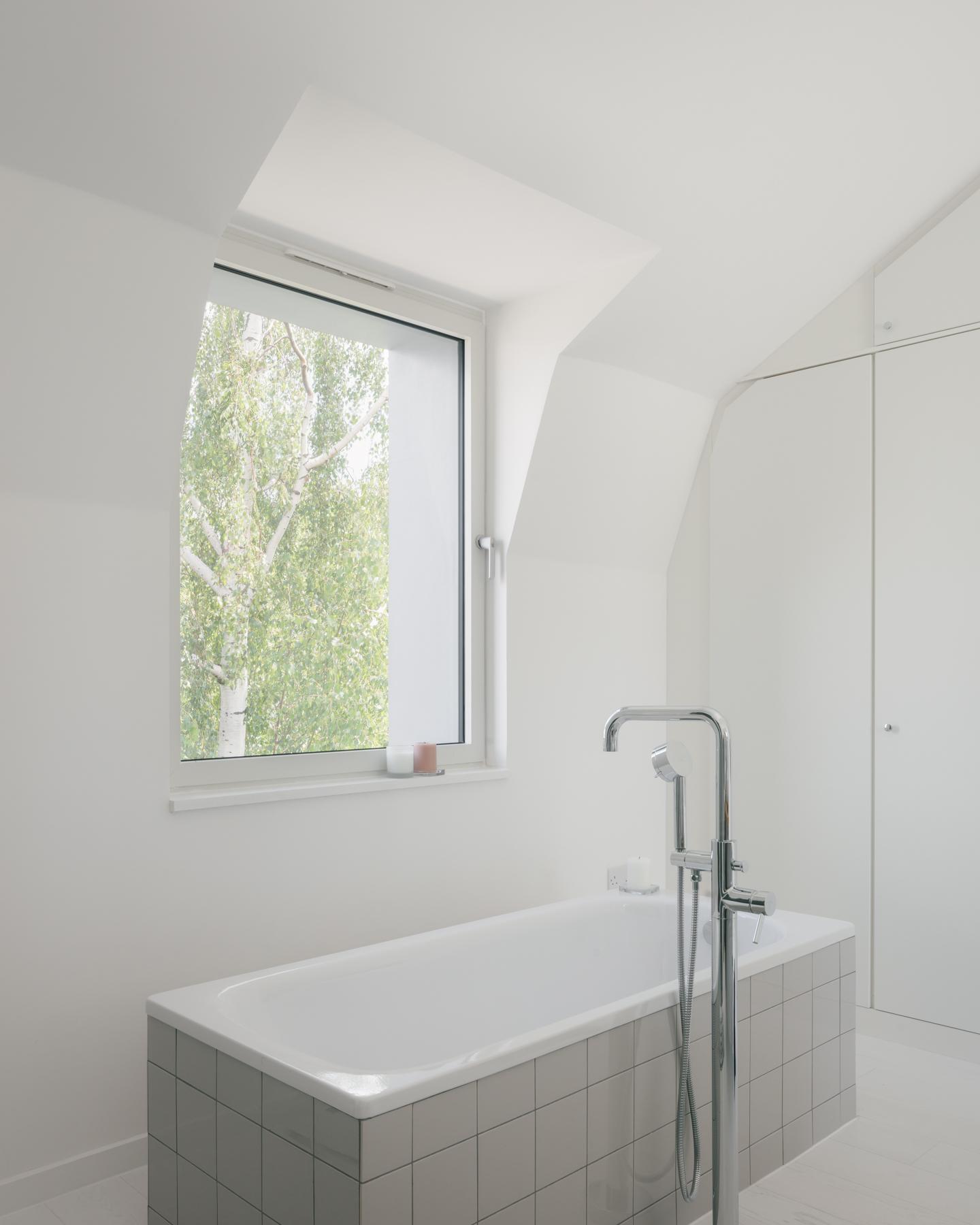 White Patio House - image 25