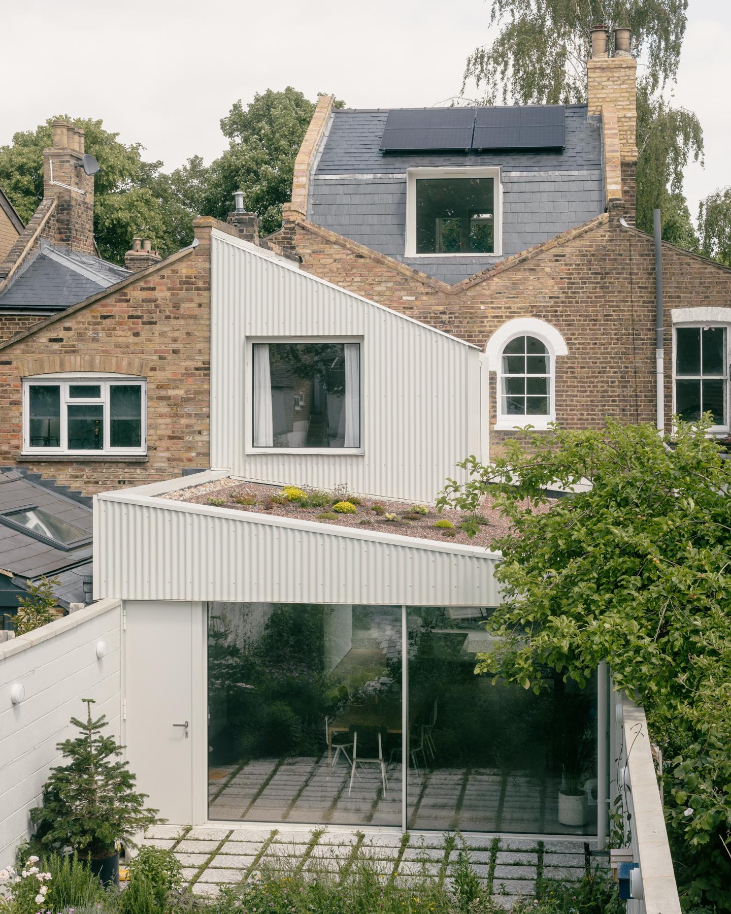 White Patio House - image 29