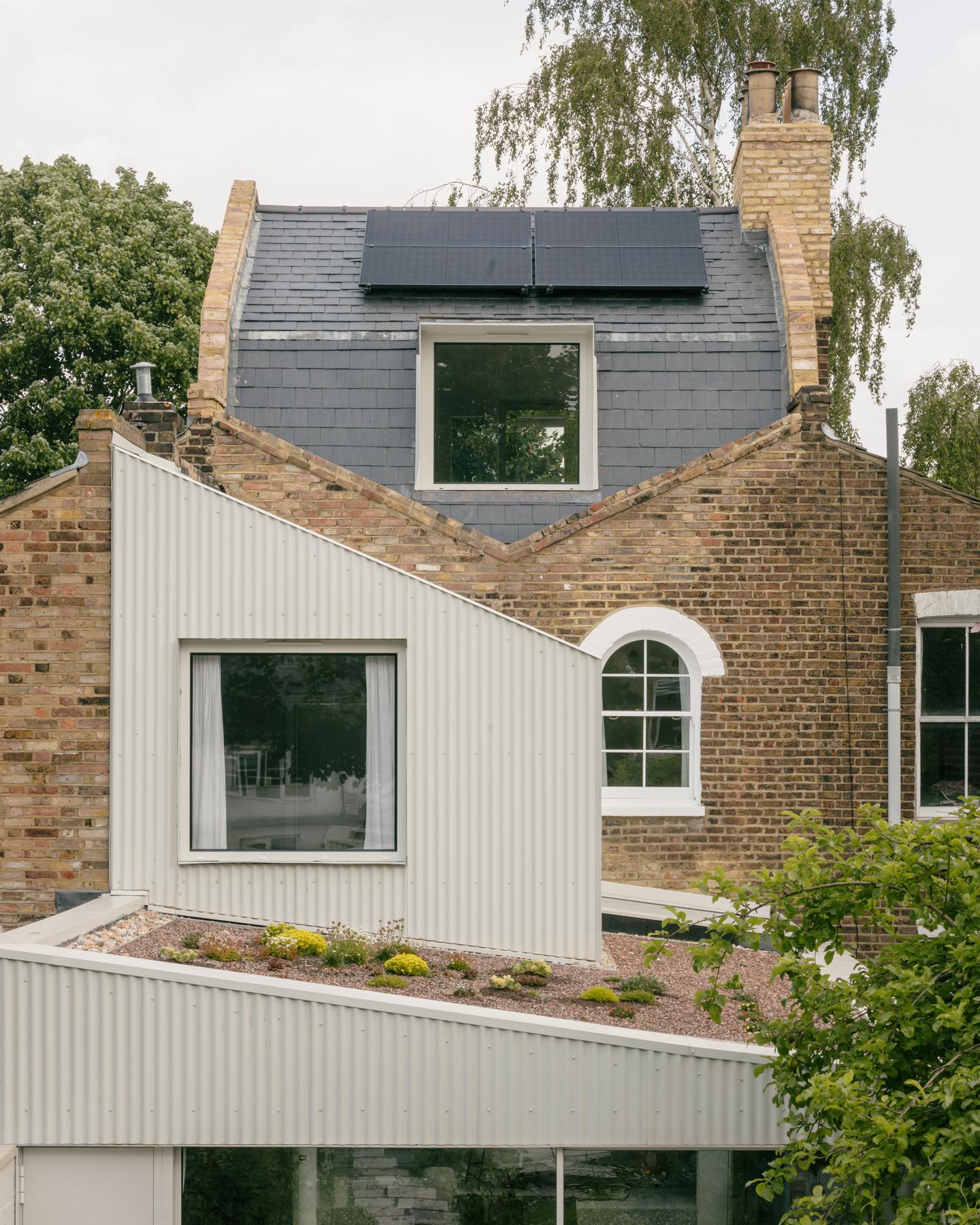 White Patio House - image 33