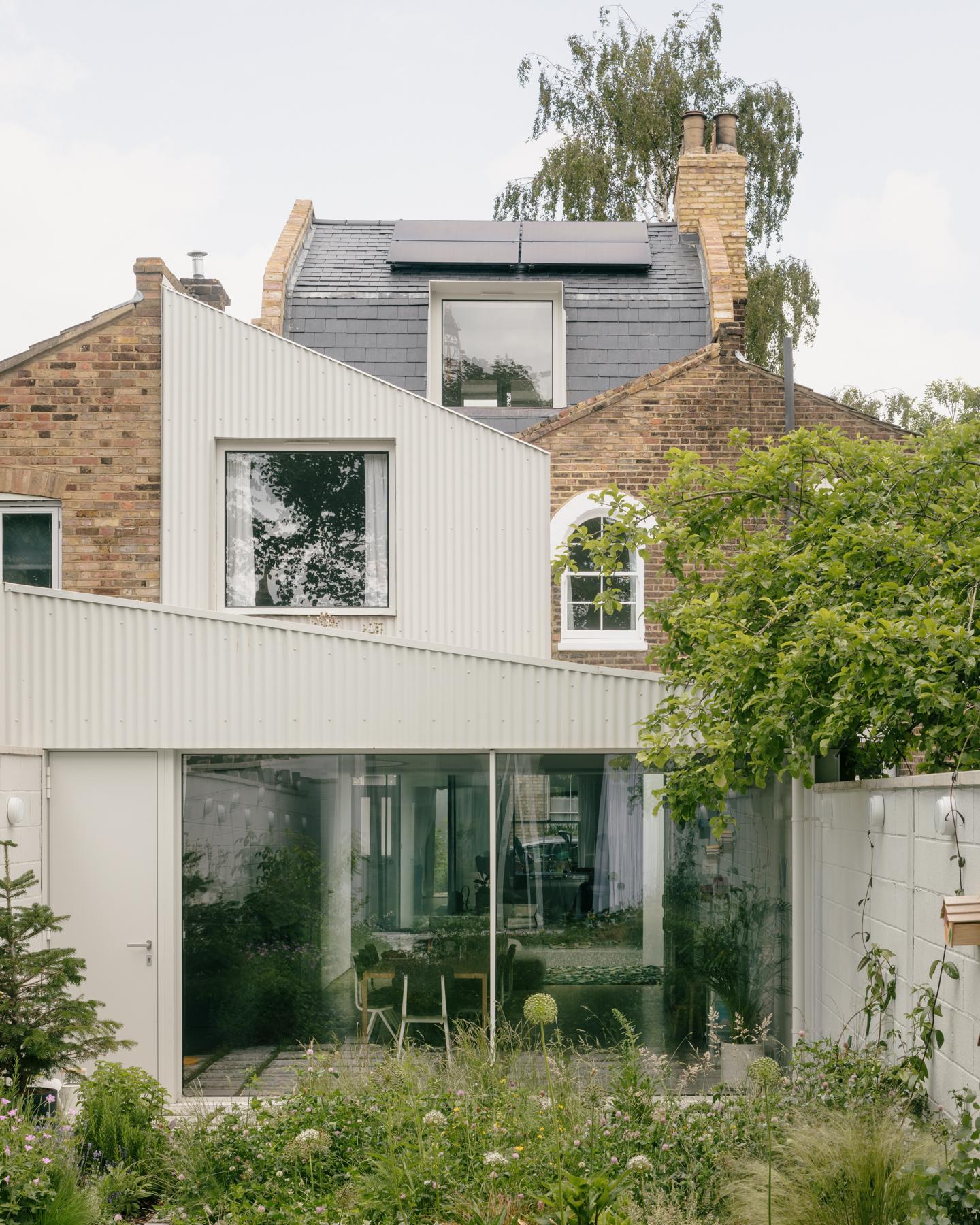 White Patio House - image 34