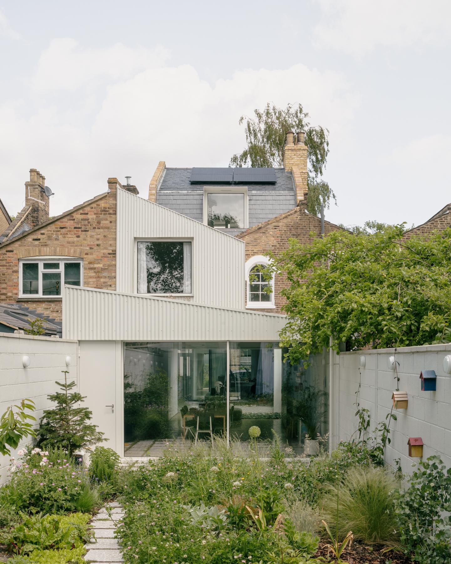 White Patio House - image 35