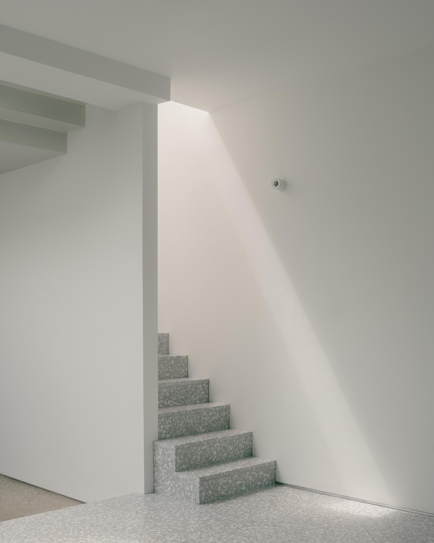 White Patio House - image 41
