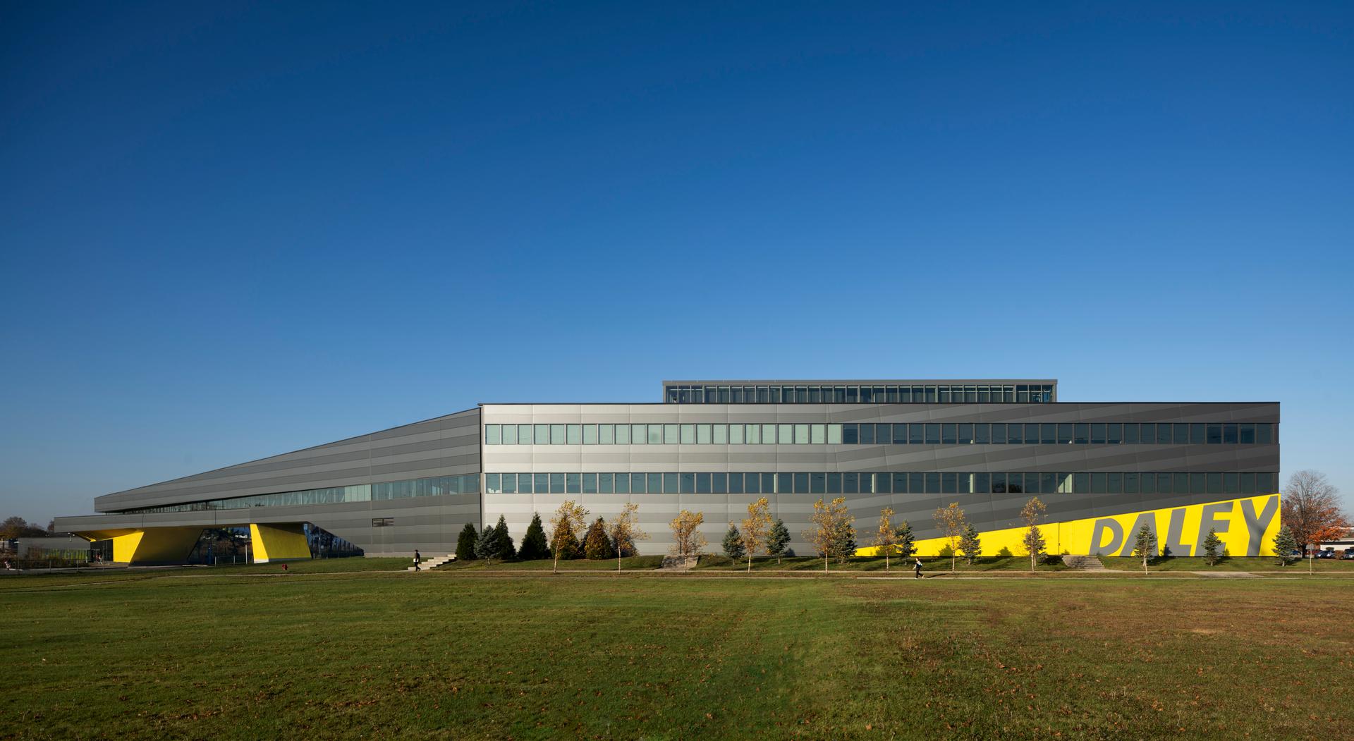 Richard J. Daley College Campus - image 7