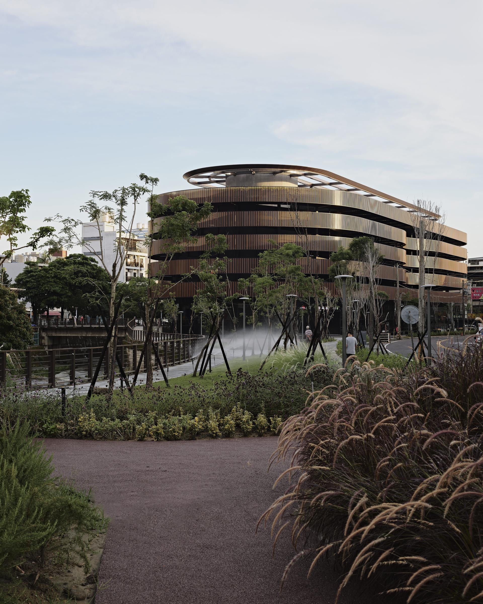 The Chudong Parking Structure - image 5