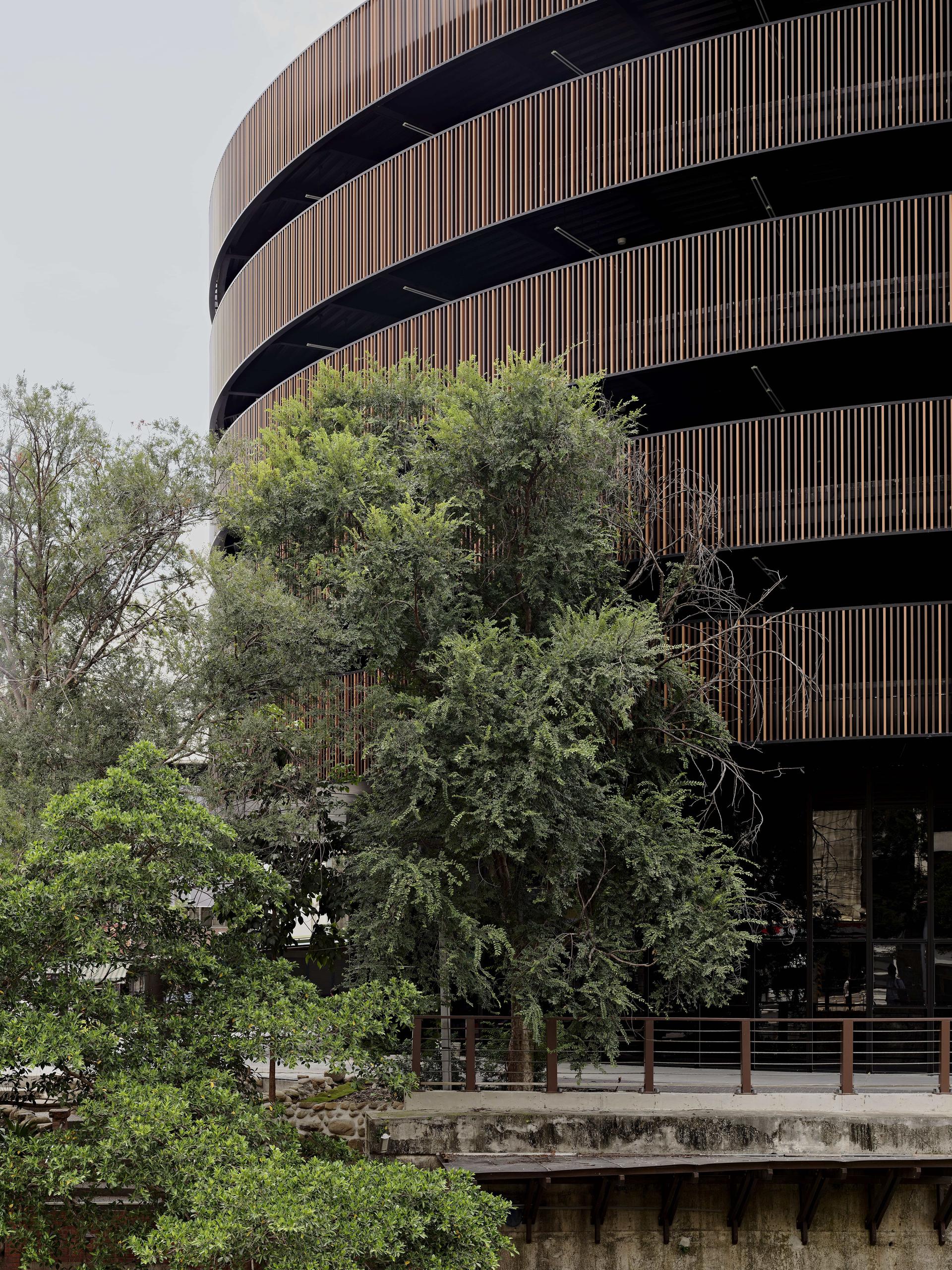 The Chudong Parking Structure - image 6