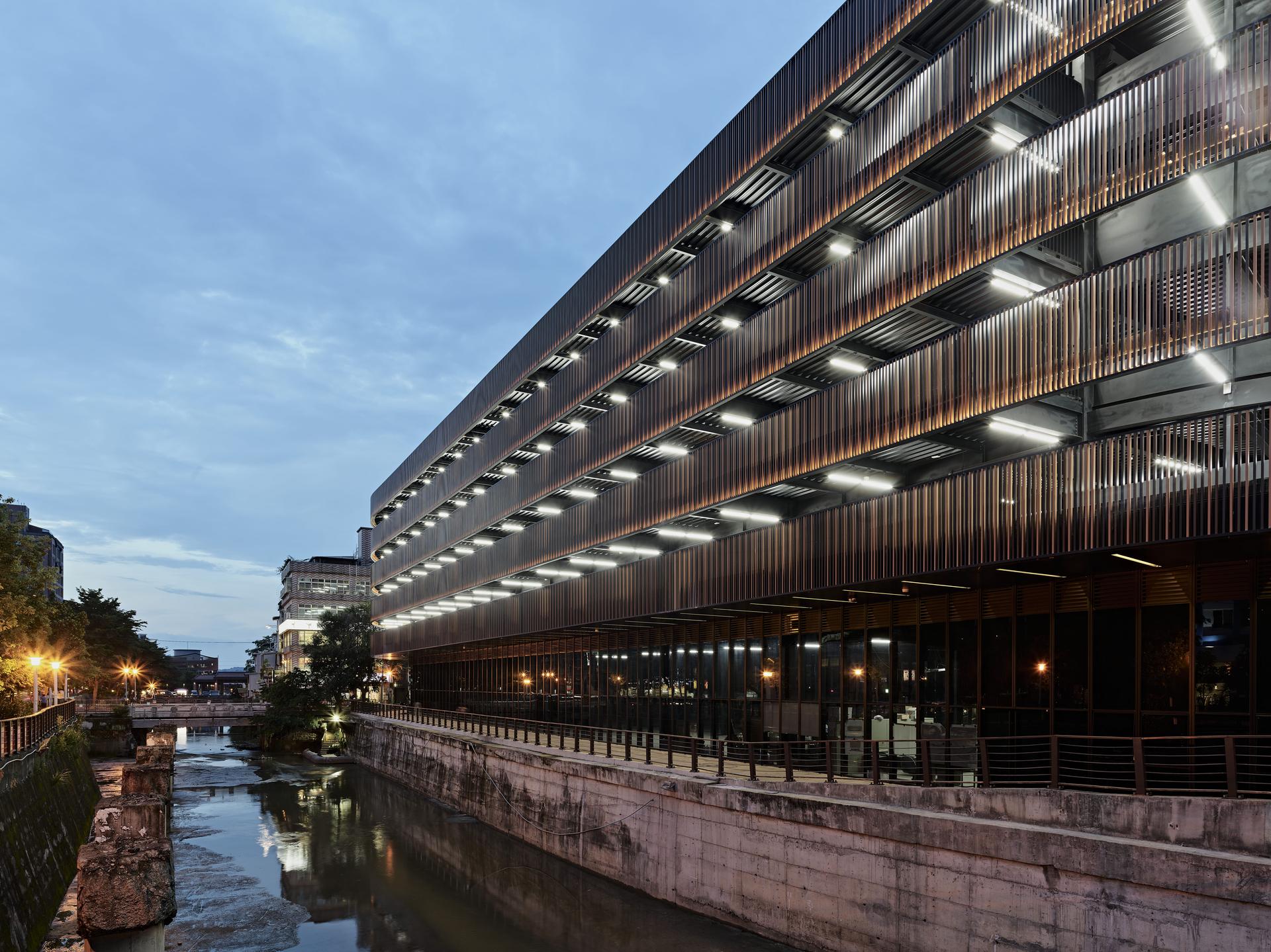 The Chudong Parking Structure - image 10