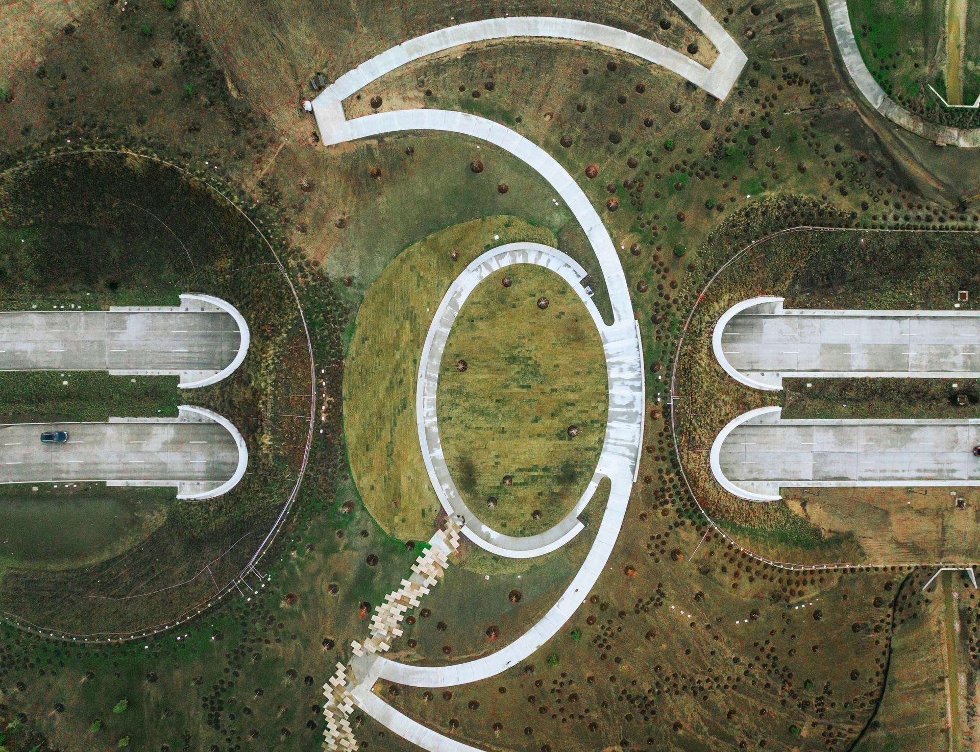 Kinder Land Bridge and Cyvia and Melvyn Wolff Prairie at Memorial Park - image 3