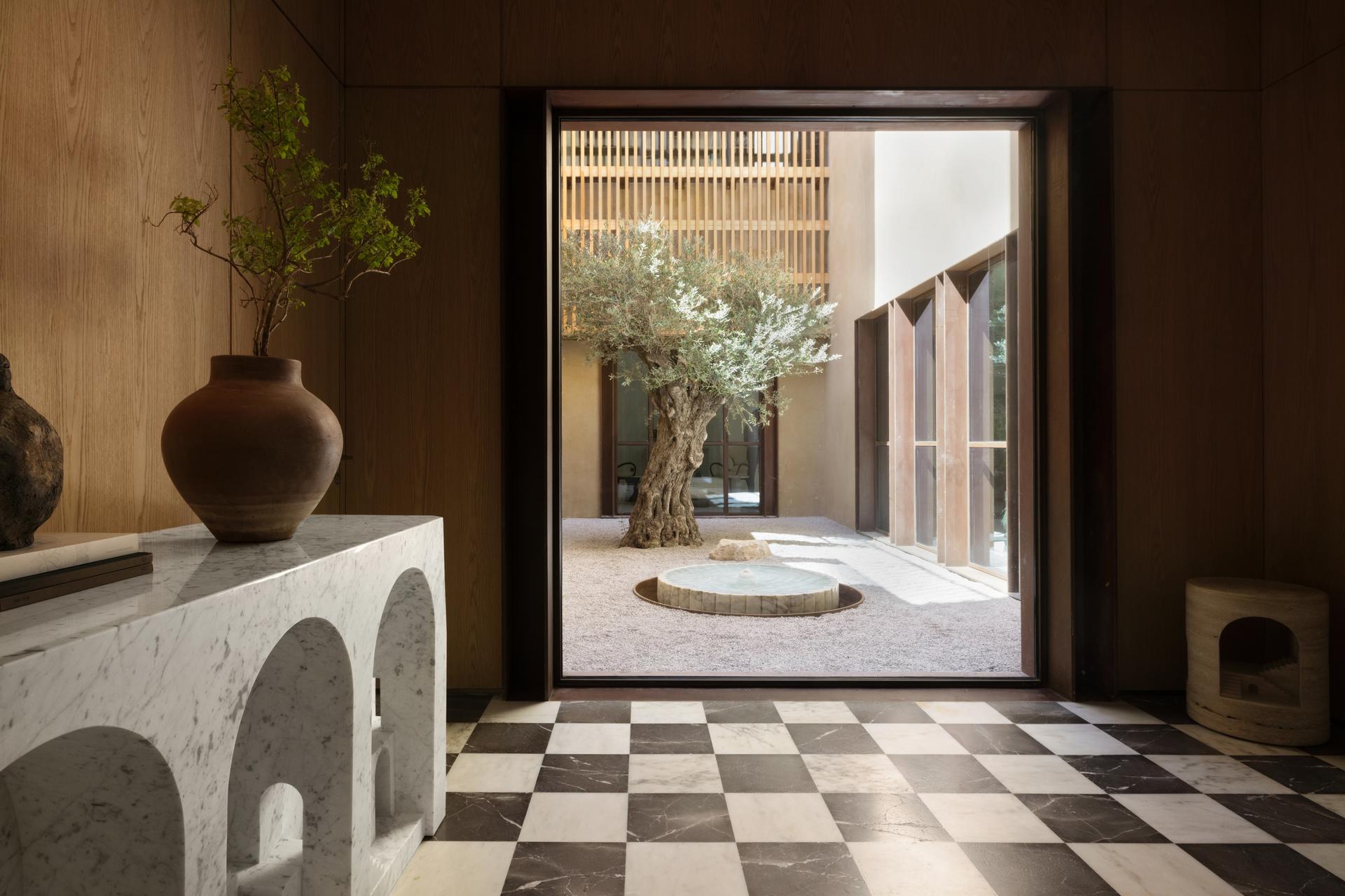 The House of Courtyards - image 9