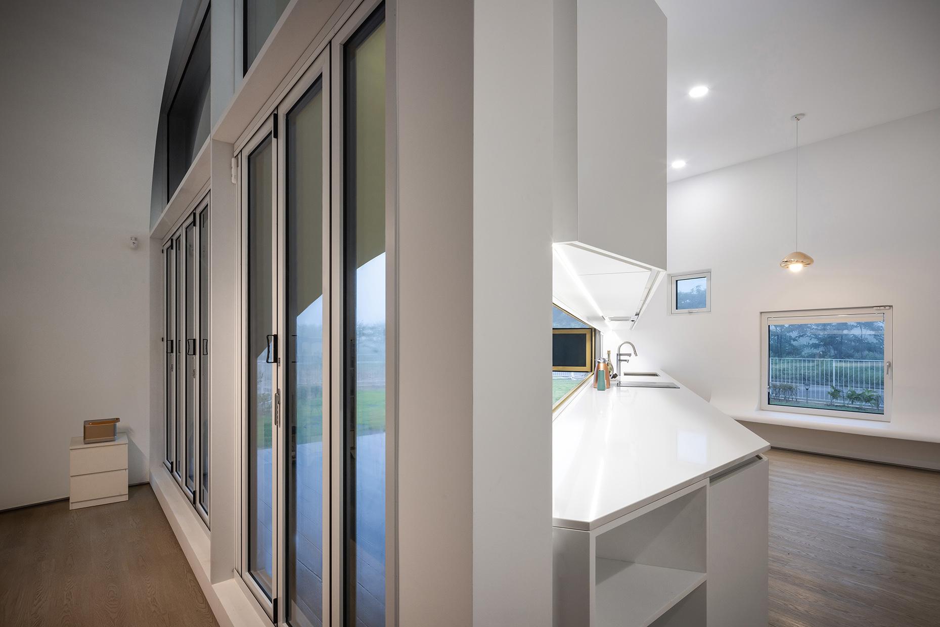 Sundial House - image 6
