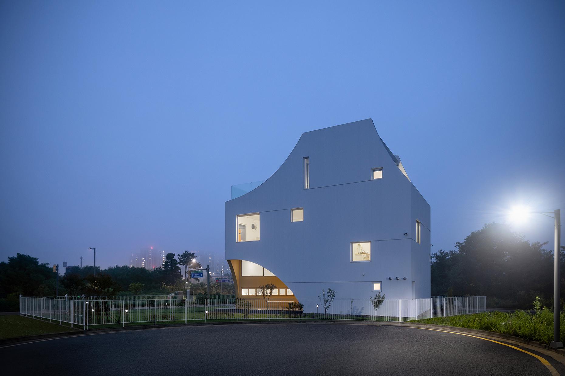 Sundial House - image 7