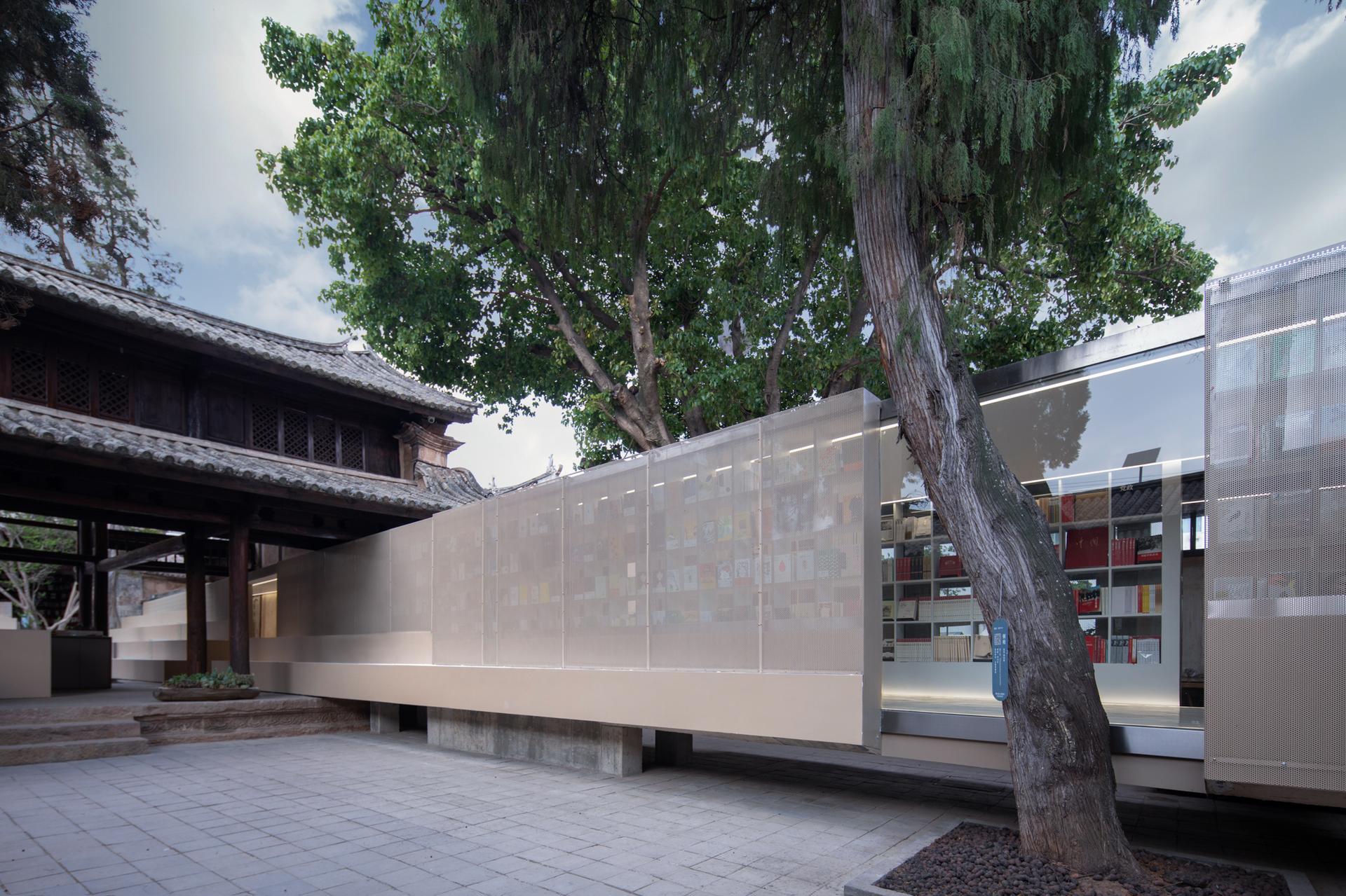 Weishan Chongzheng Academy Bookstore of Librairie Avant-Garde - image 8