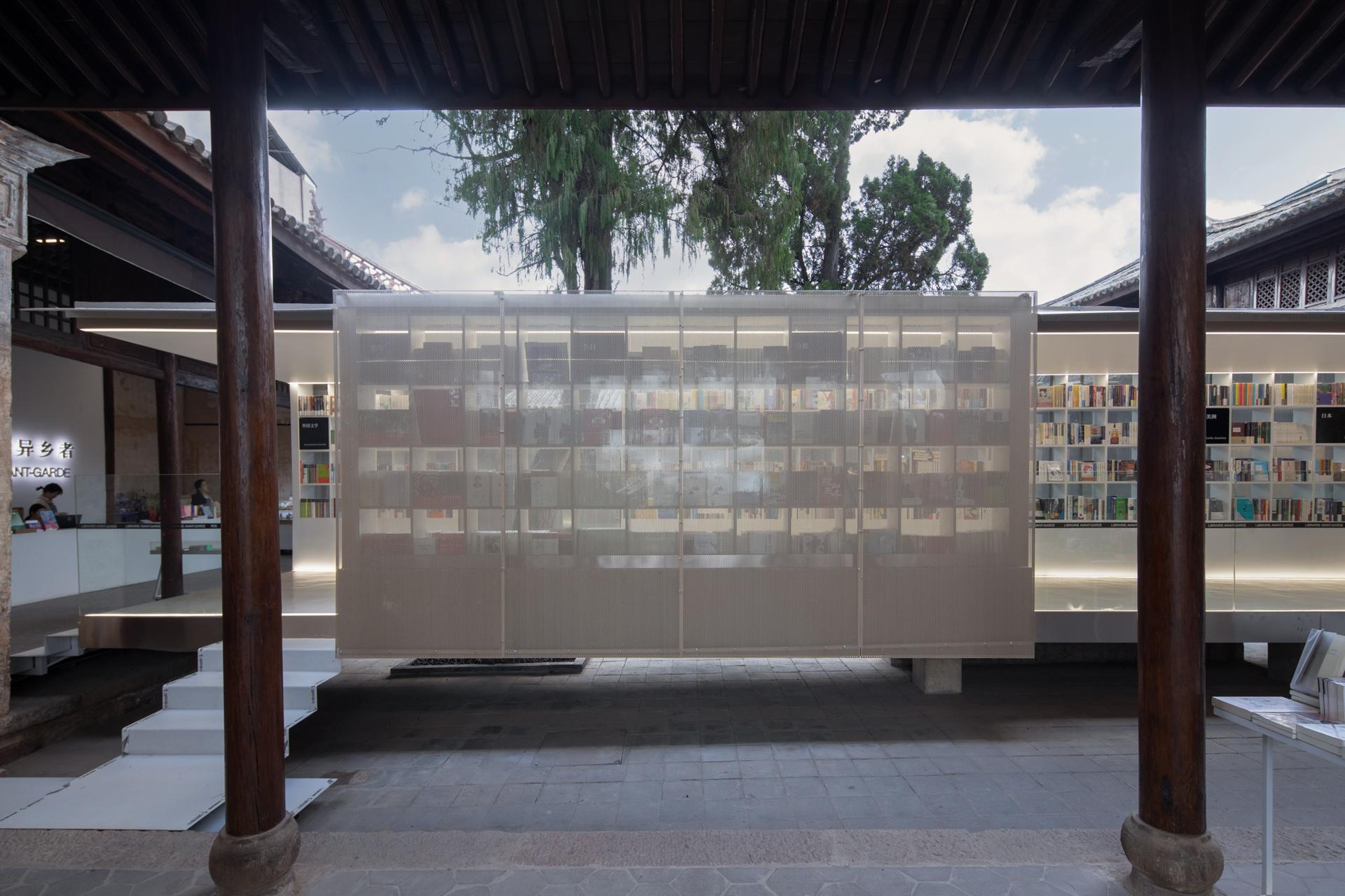 Weishan Chongzheng Academy Bookstore of Librairie Avant-Garde - image 9