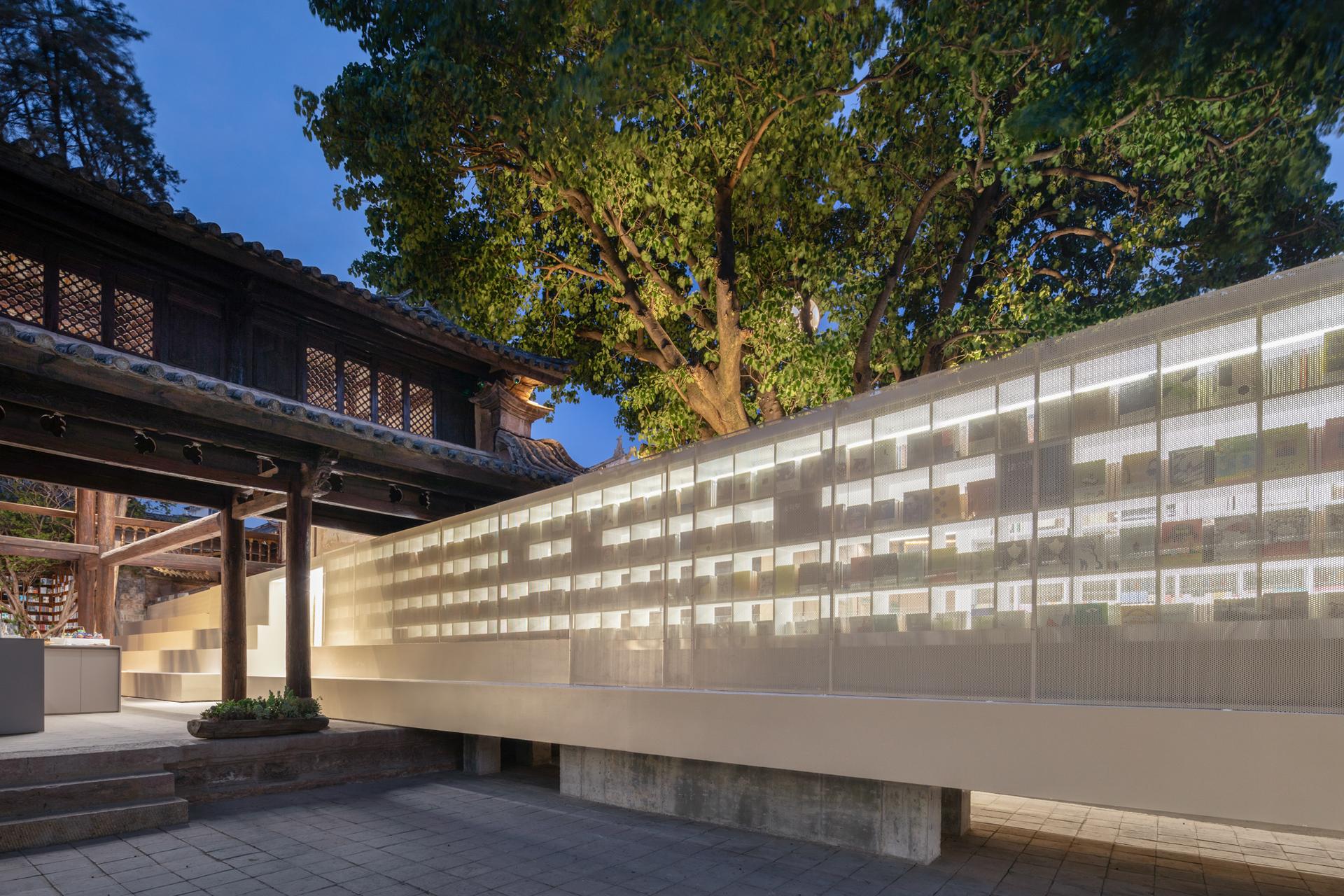 Weishan Chongzheng Academy Bookstore of Librairie Avant-Garde - image 10