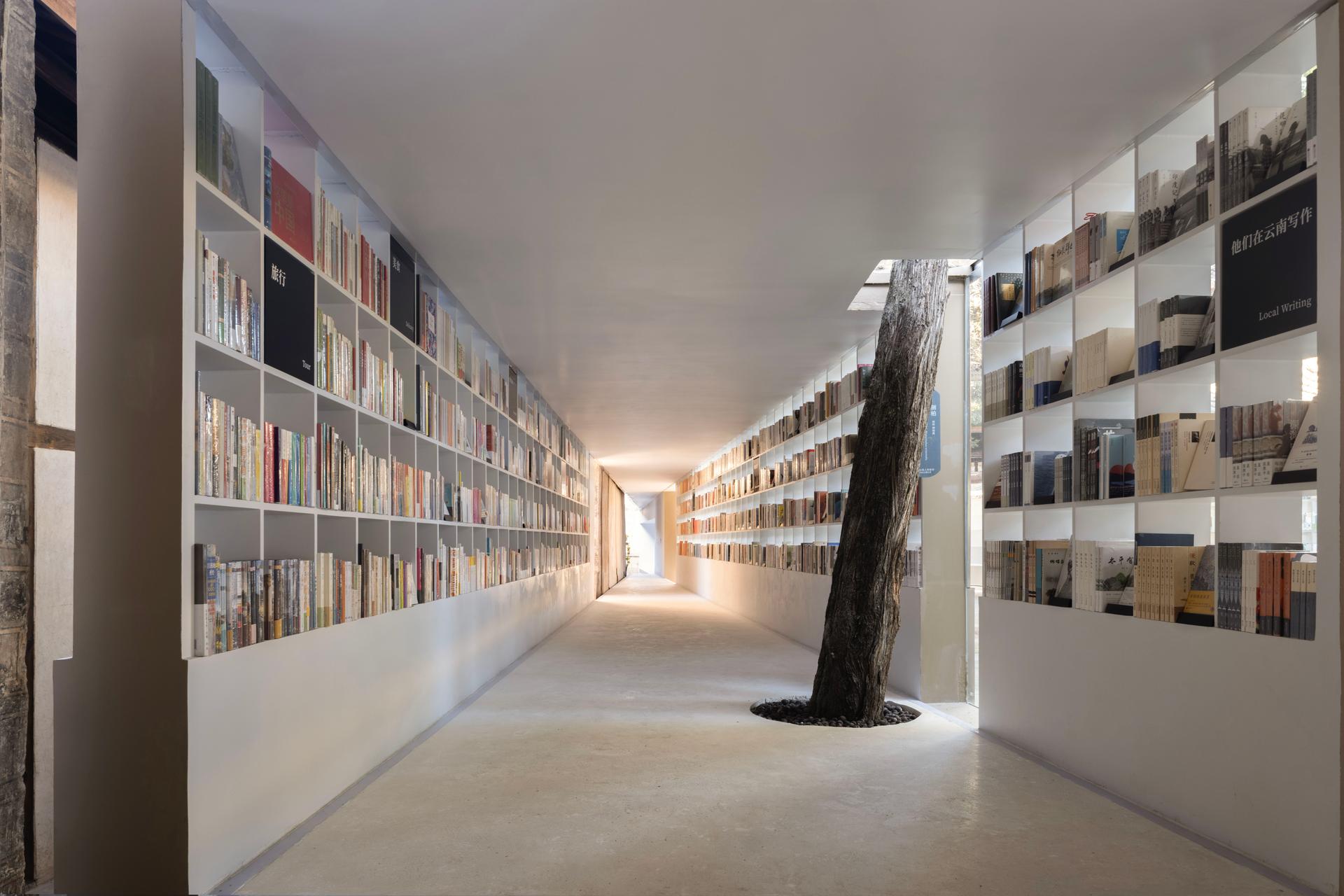 Weishan Chongzheng Academy Bookstore of Librairie Avant-Garde - image 13