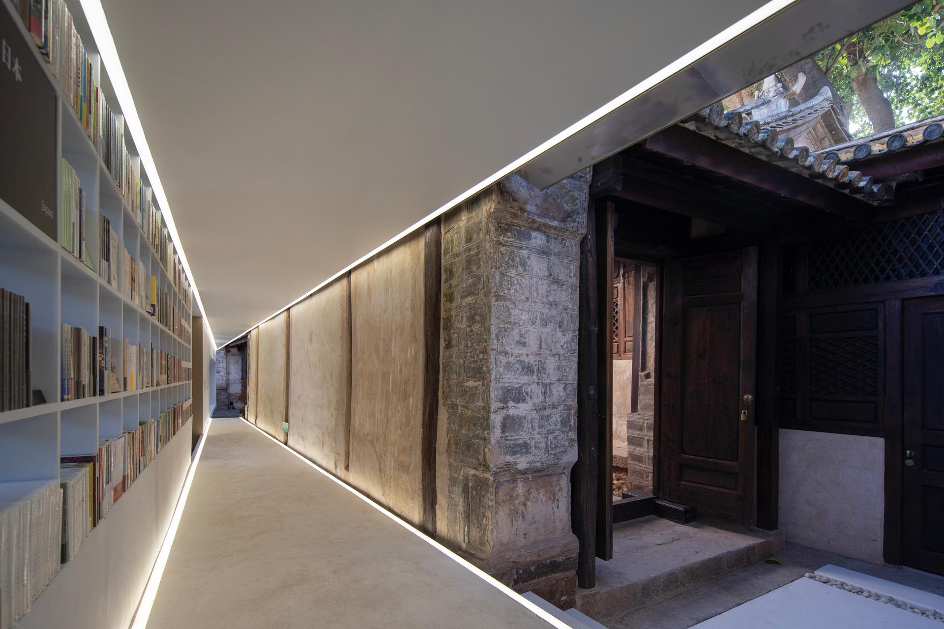 Weishan Chongzheng Academy Bookstore of Librairie Avant-Garde - image 14