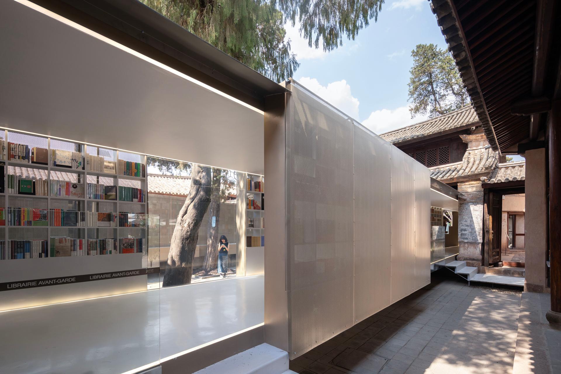 Weishan Chongzheng Academy Bookstore of Librairie Avant-Garde - image 19