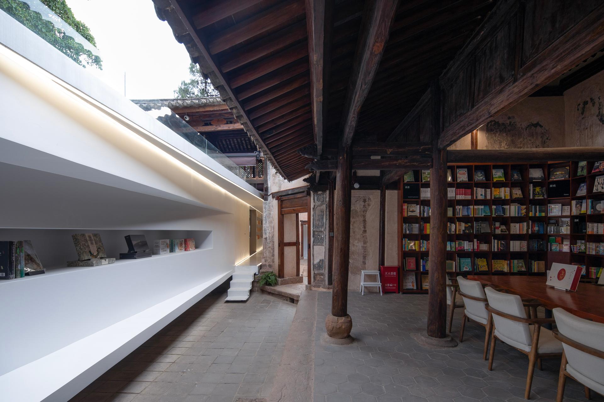 Weishan Chongzheng Academy Bookstore of Librairie Avant-Garde - image 20