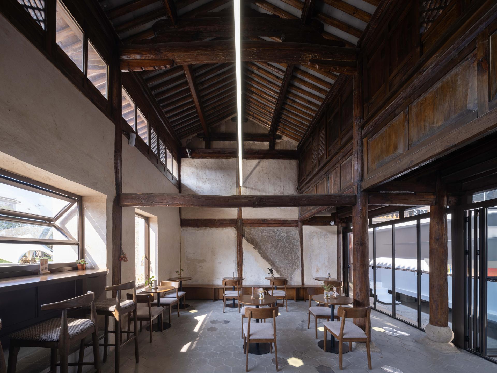 Weishan Chongzheng Academy Bookstore of Librairie Avant-Garde - image 22