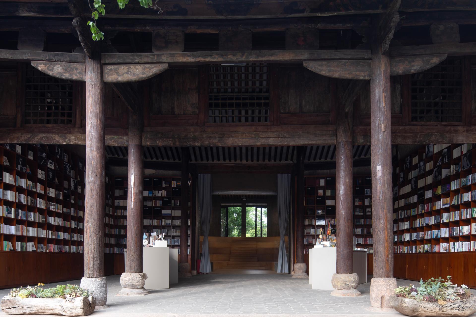 Weishan Chongzheng Academy Bookstore of Librairie Avant-Garde - image 23