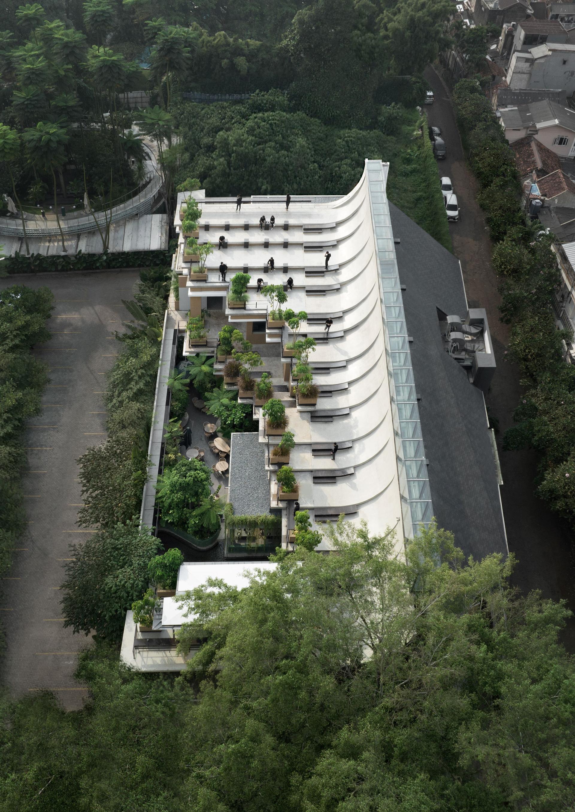 Aruma Split Garden - image 3