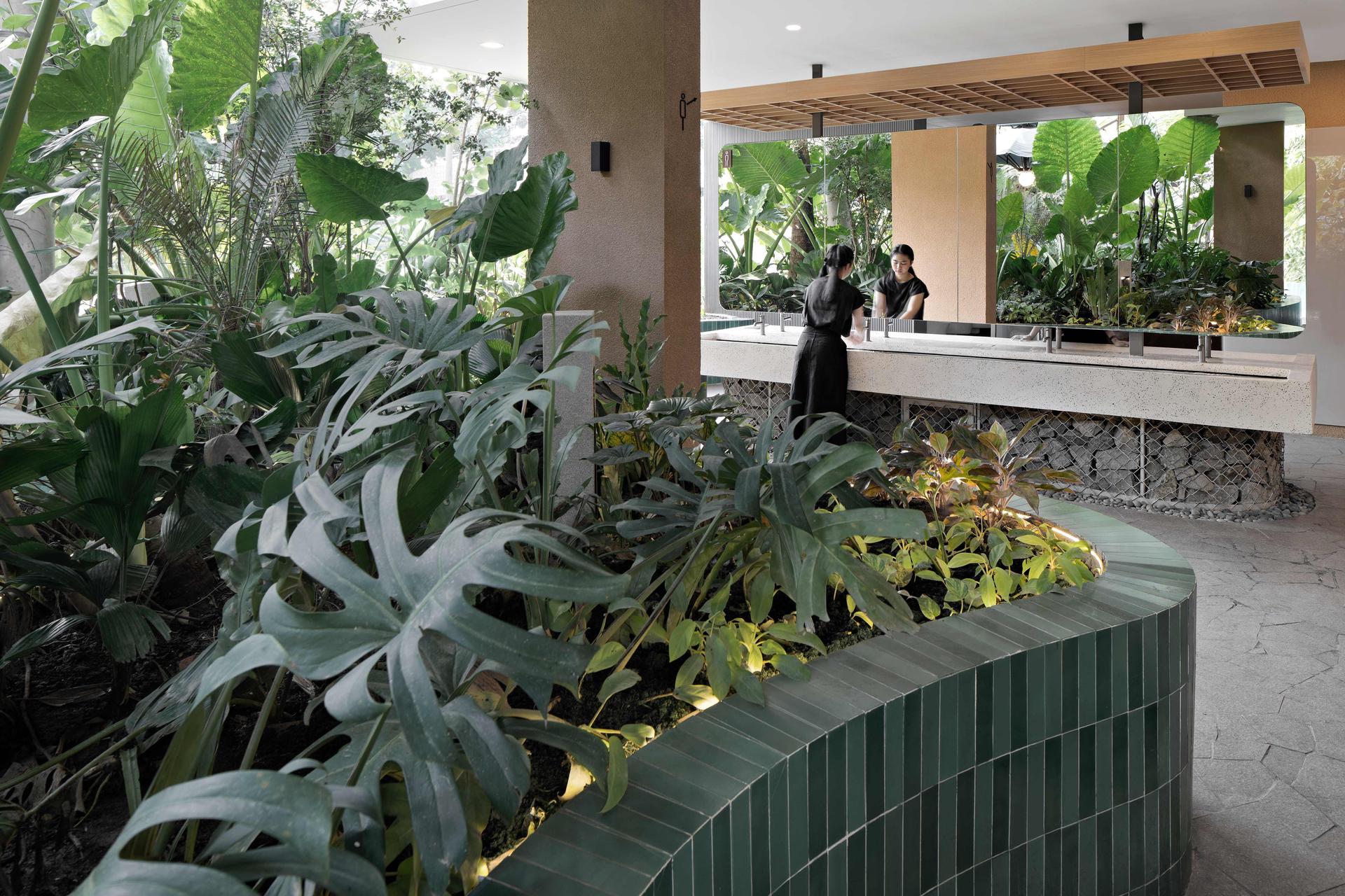 Aruma Split Garden - image 8