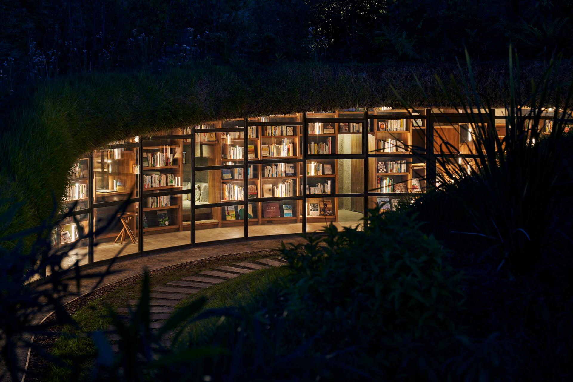 Library in the Earth - image 32