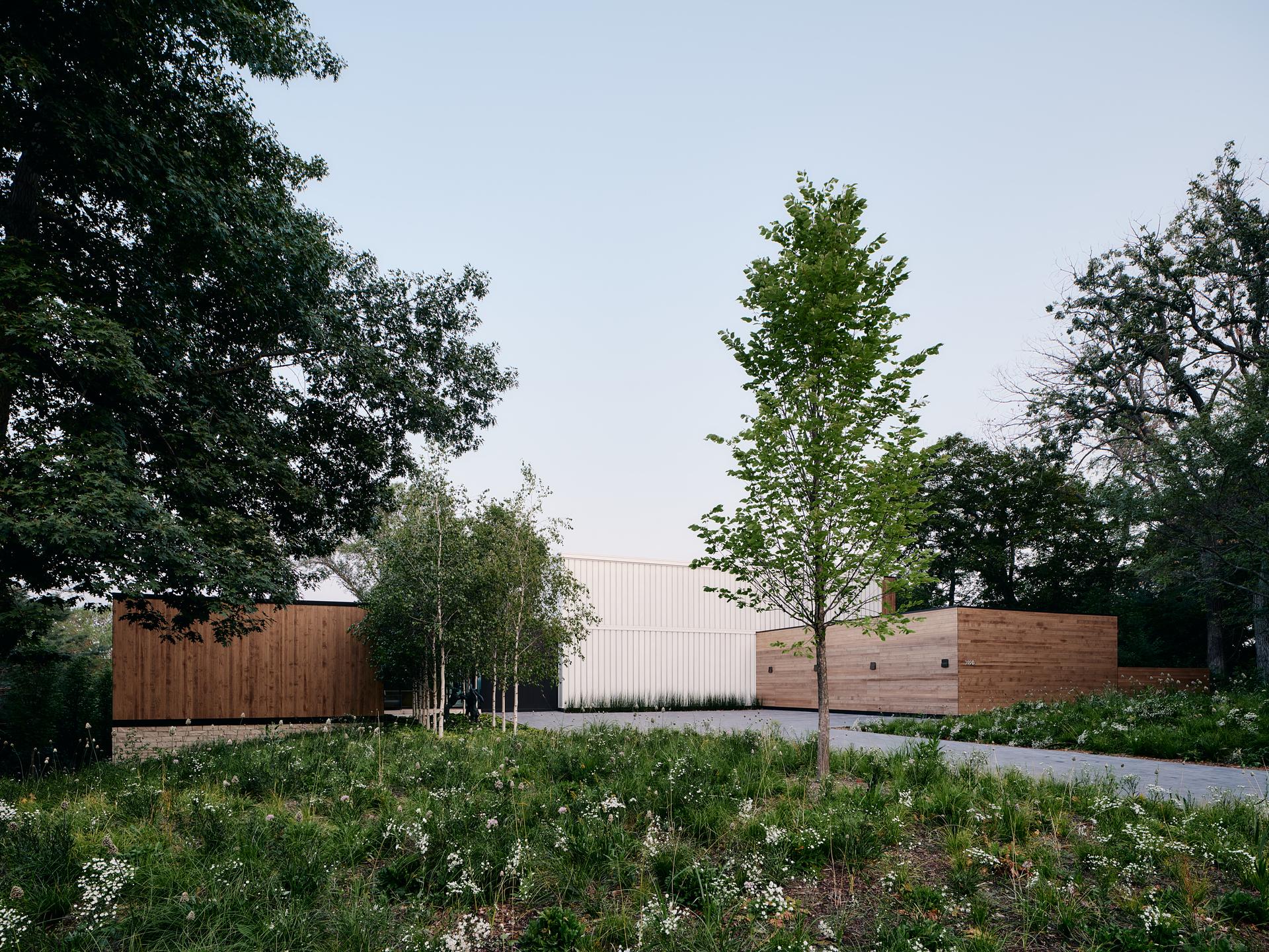 Lakeside Modern - image 3